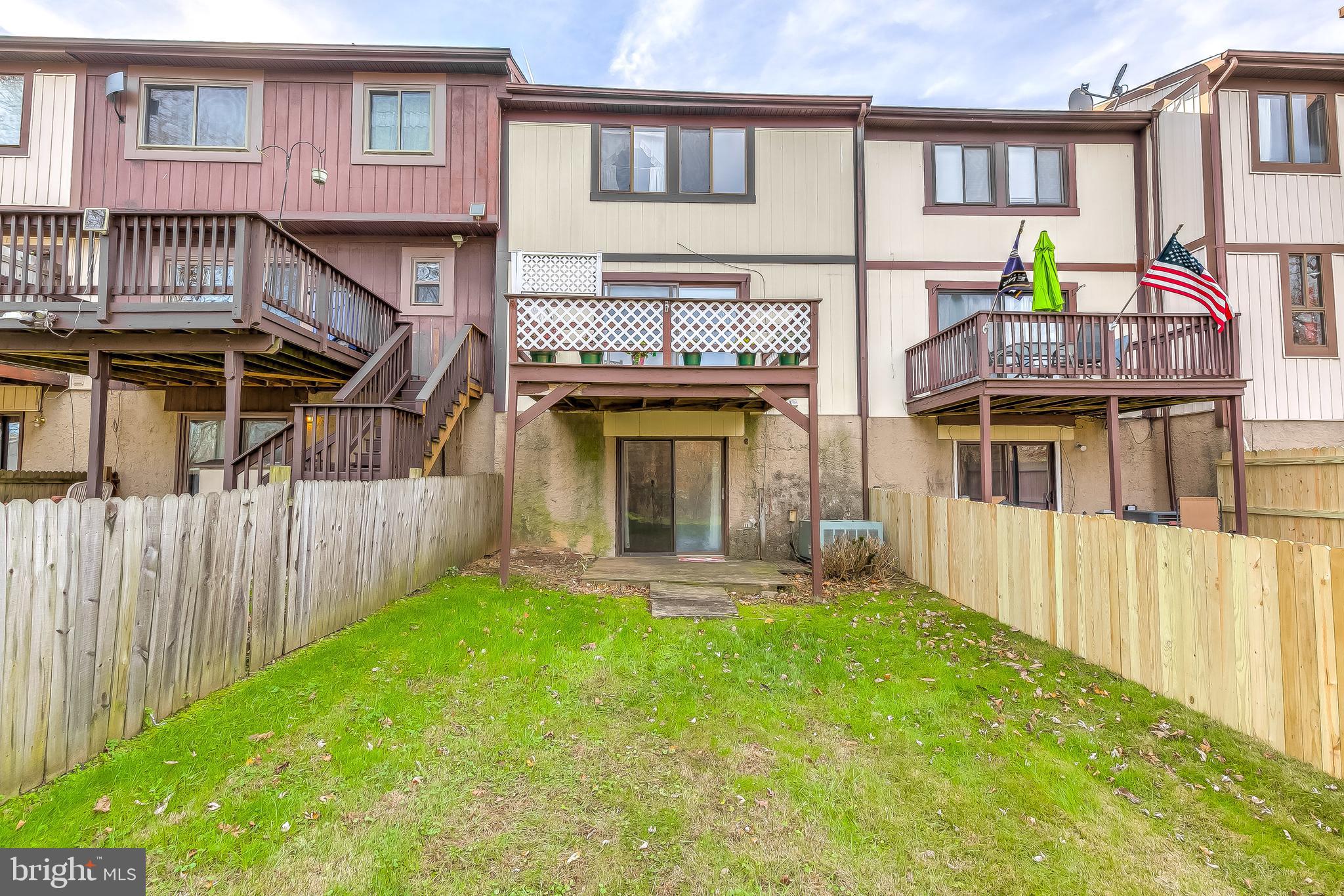 SEVEN COURTS - Residential