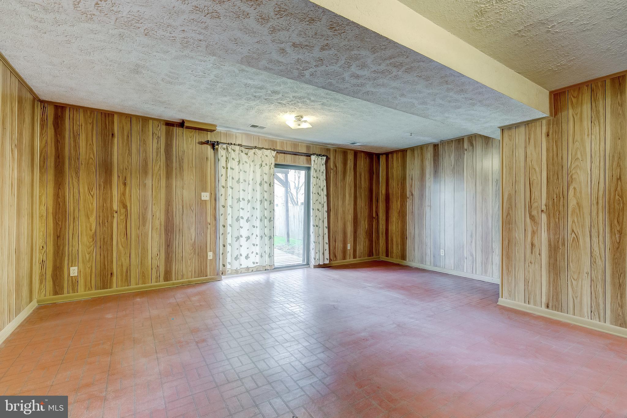 SEVEN COURTS - Residential