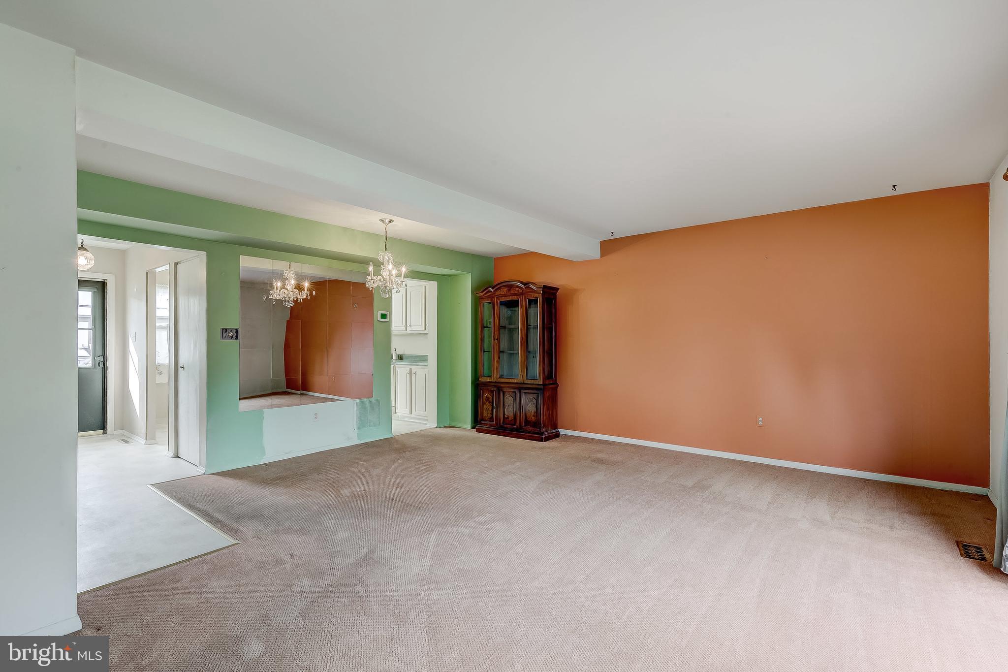 SEVEN COURTS - Residential