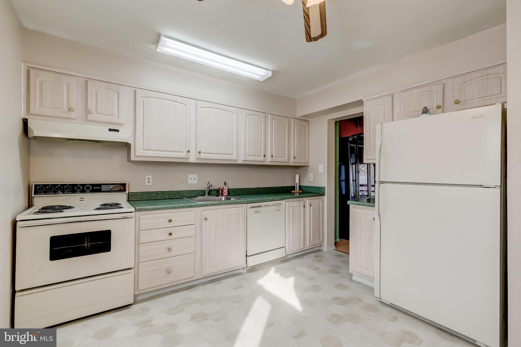 SEVEN COURTS - Residential