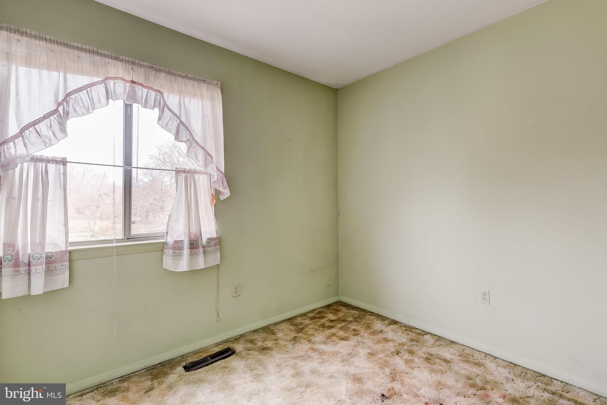 SEVEN COURTS - Residential