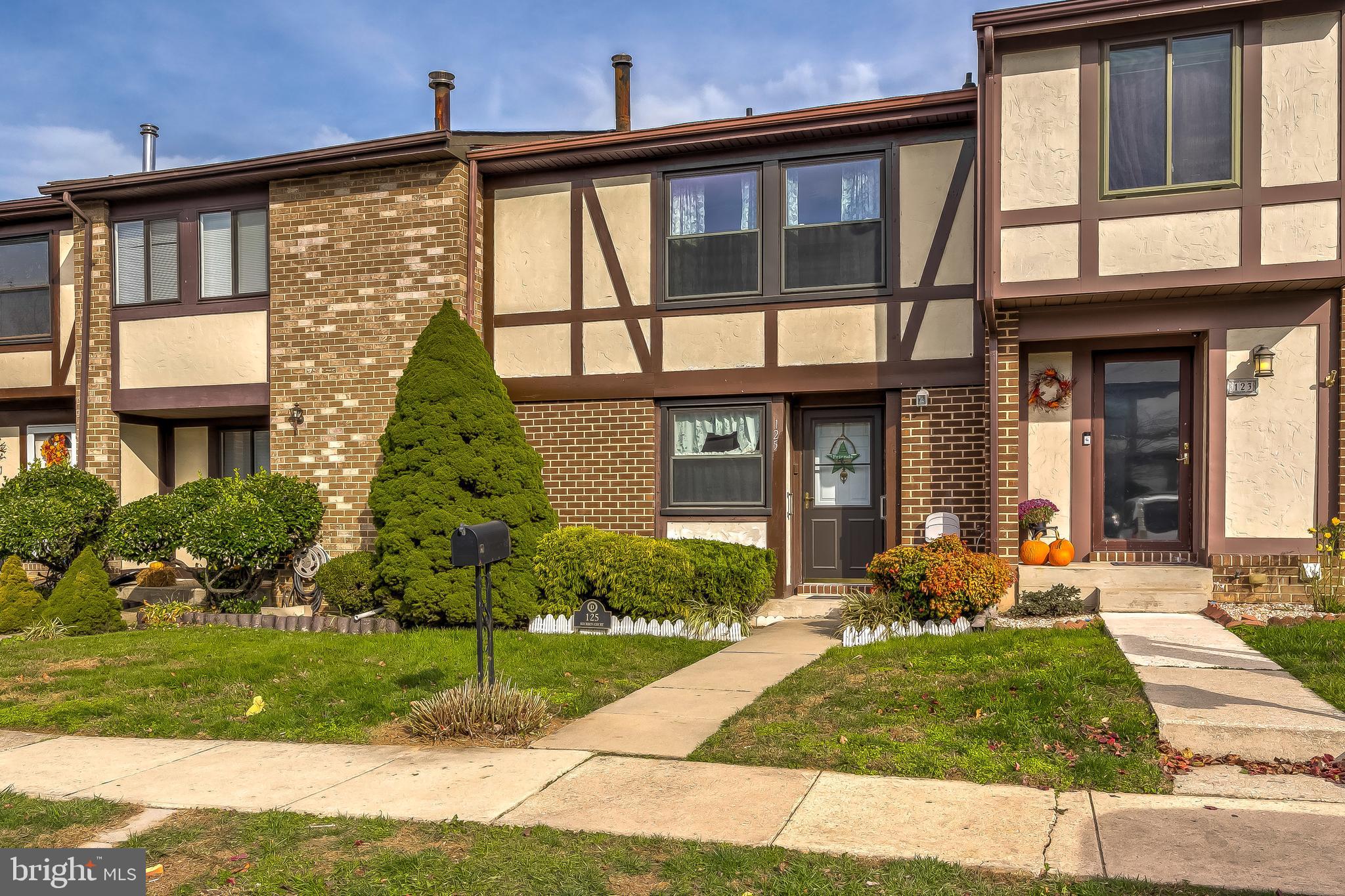 SEVEN COURTS - Residential