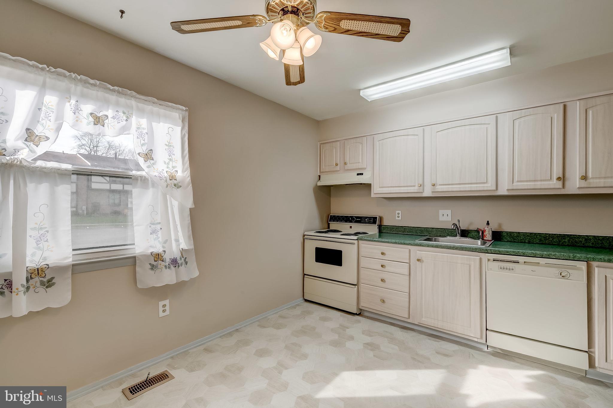 SEVEN COURTS - Residential