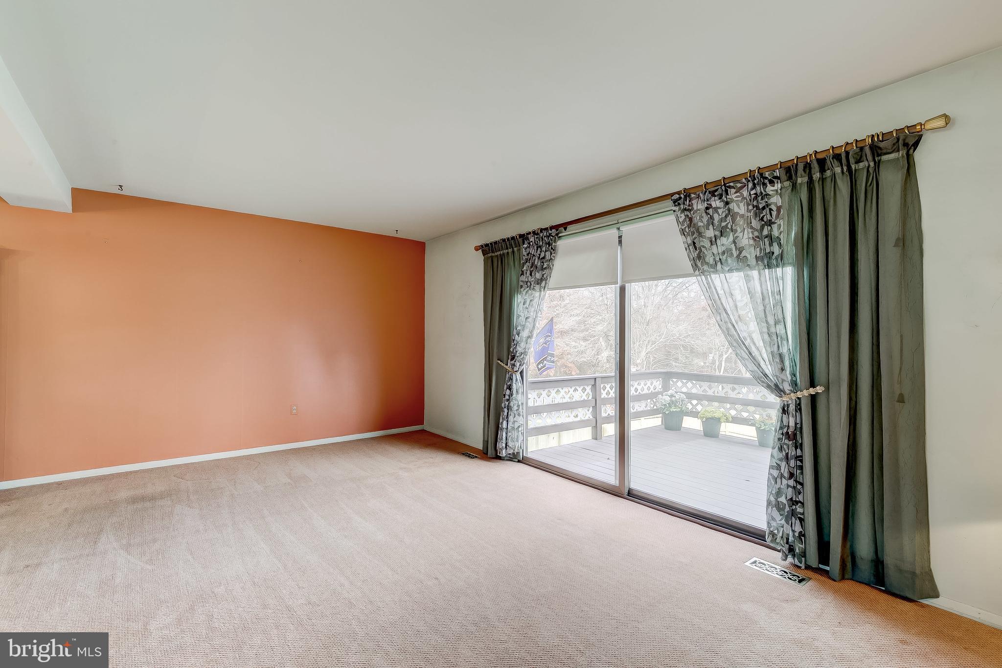 SEVEN COURTS - Residential