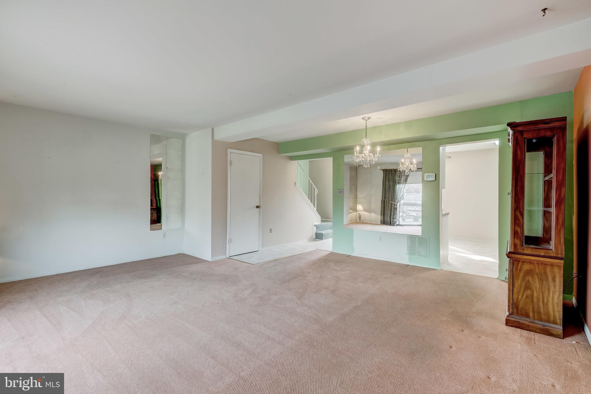 SEVEN COURTS - Residential