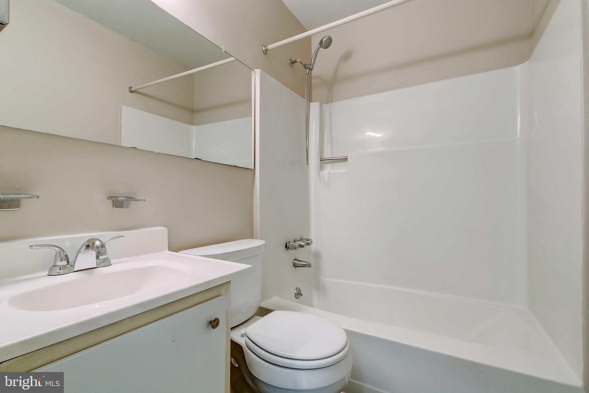 SEVEN COURTS - Residential