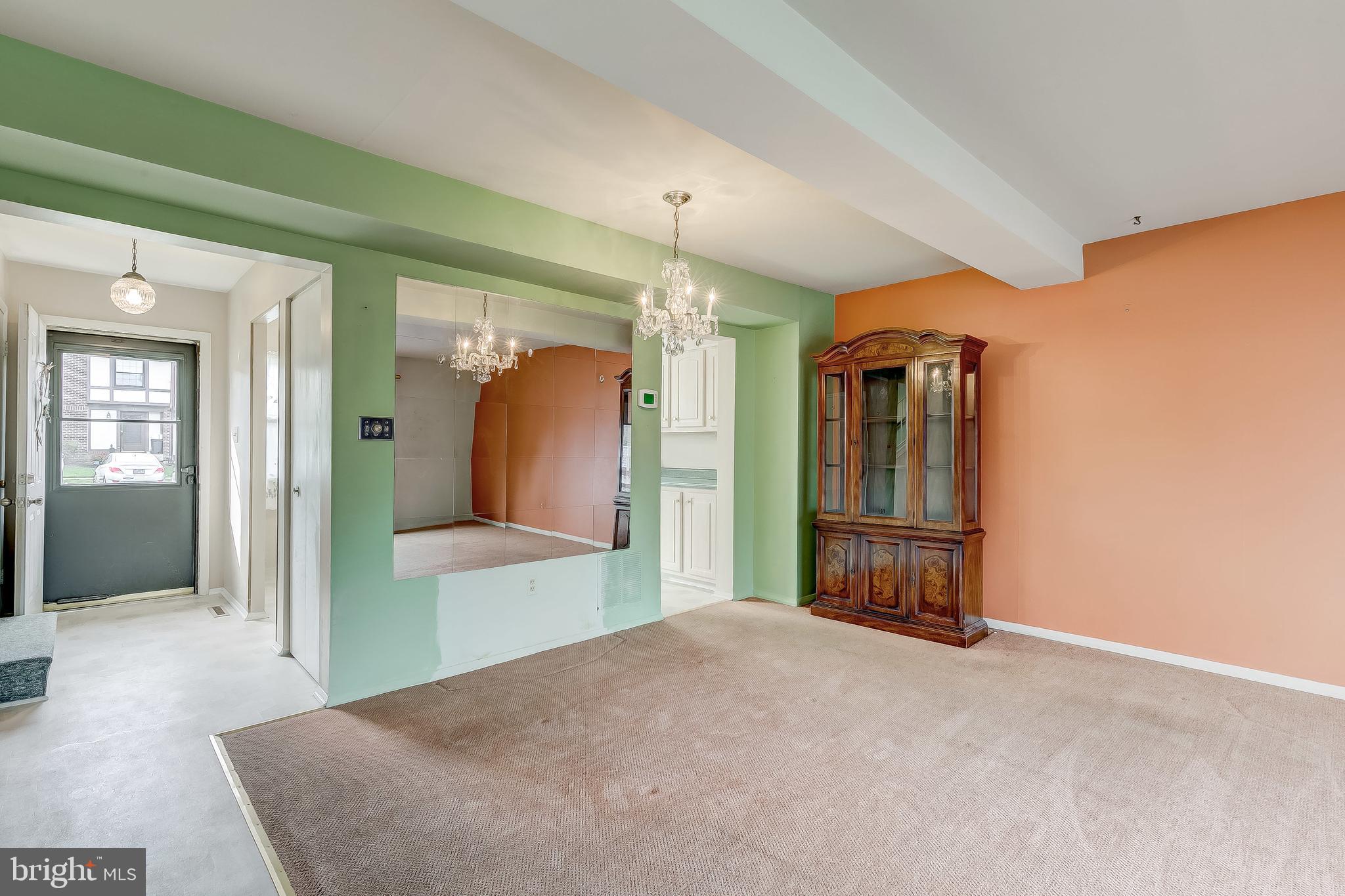 SEVEN COURTS - Residential