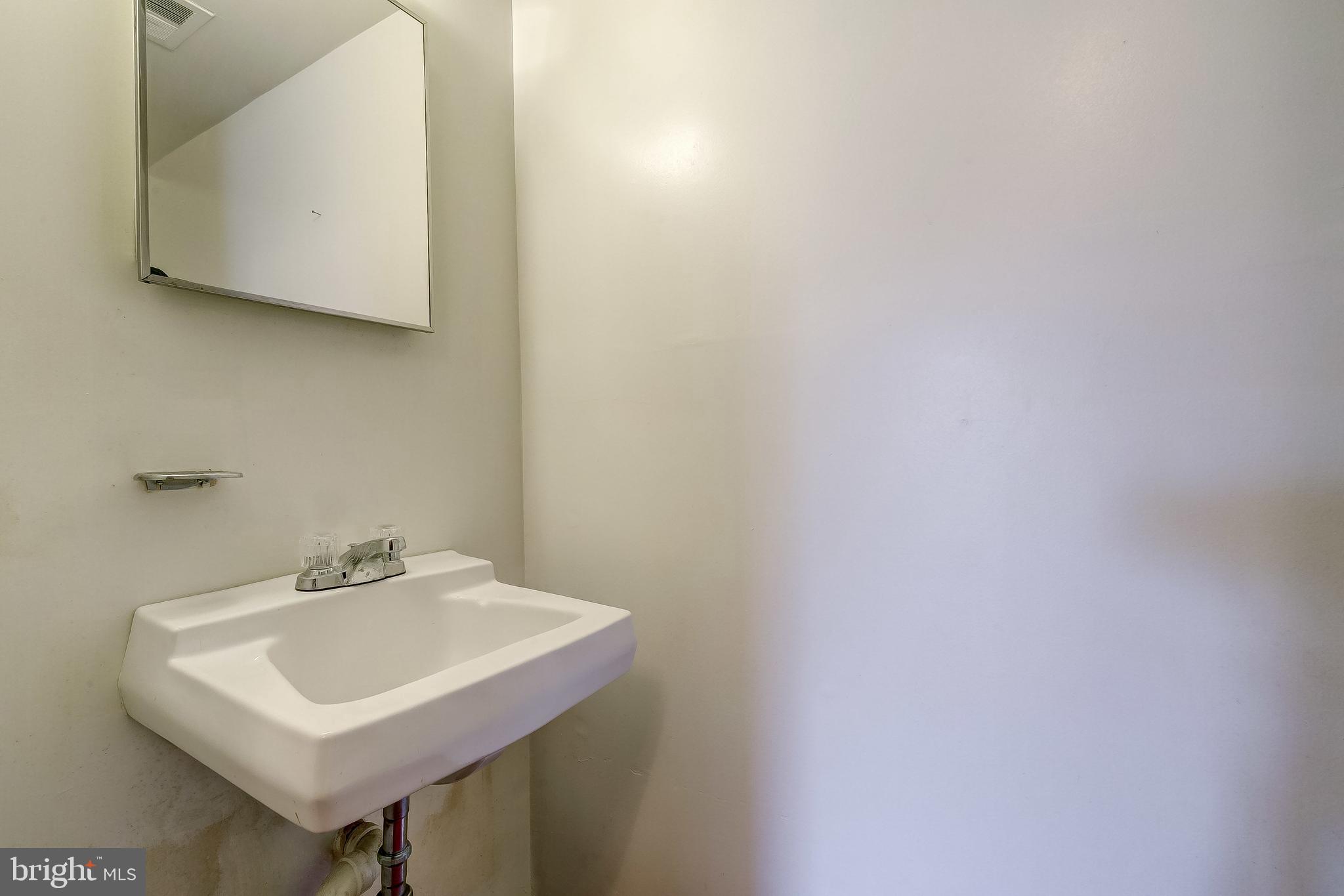 SEVEN COURTS - Residential