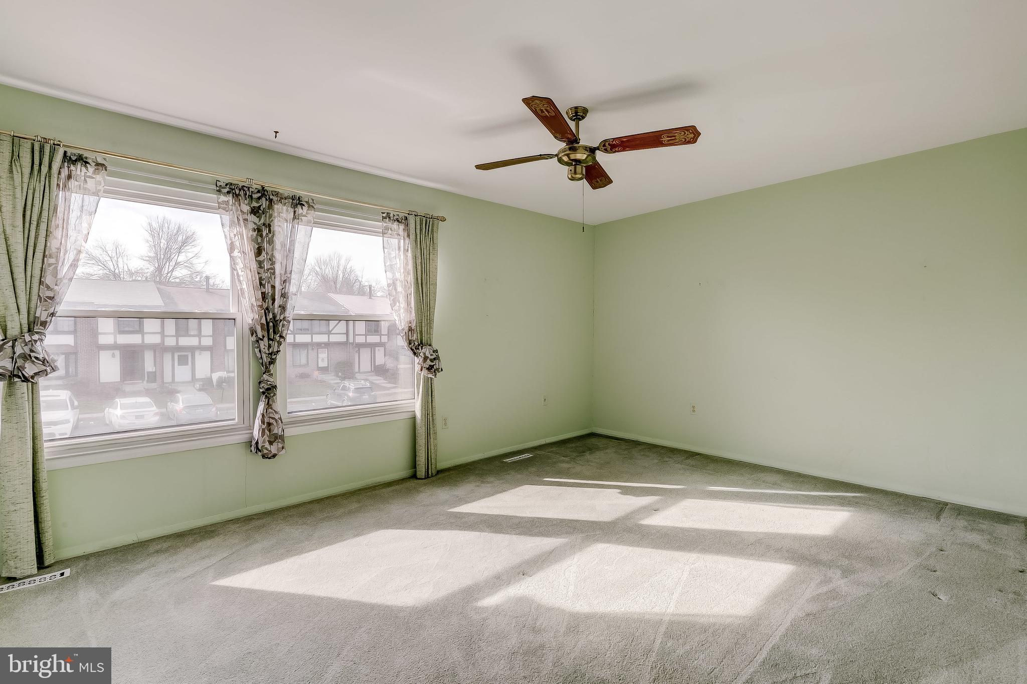 SEVEN COURTS - Residential