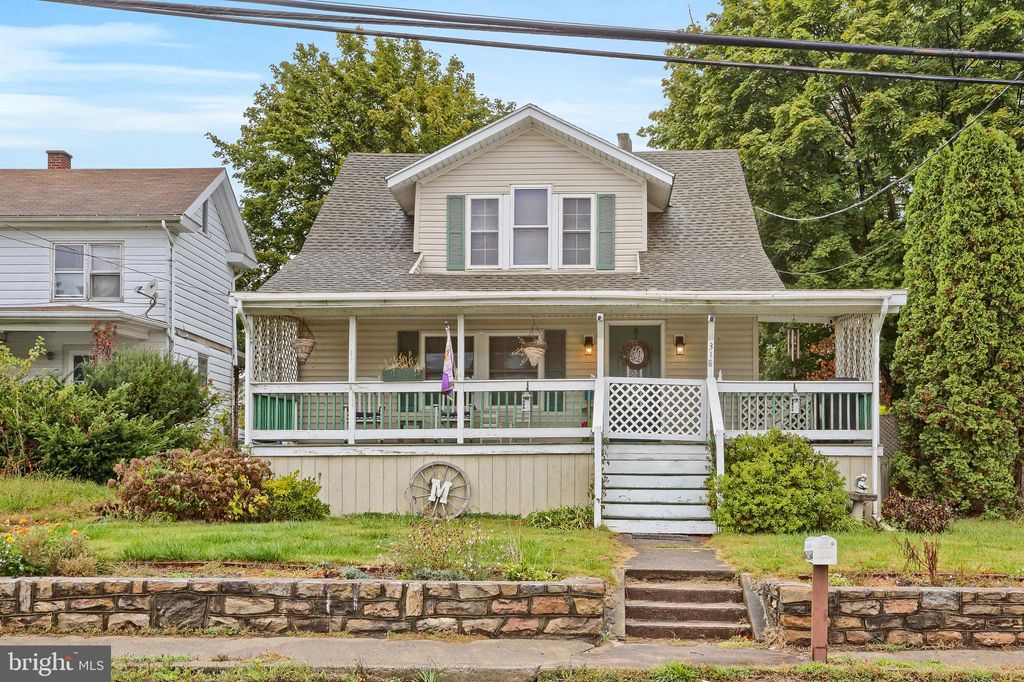 Photo of 318 W Main Street, VALLEY VIEW, PA 17983 (MLS # PASK2024034)