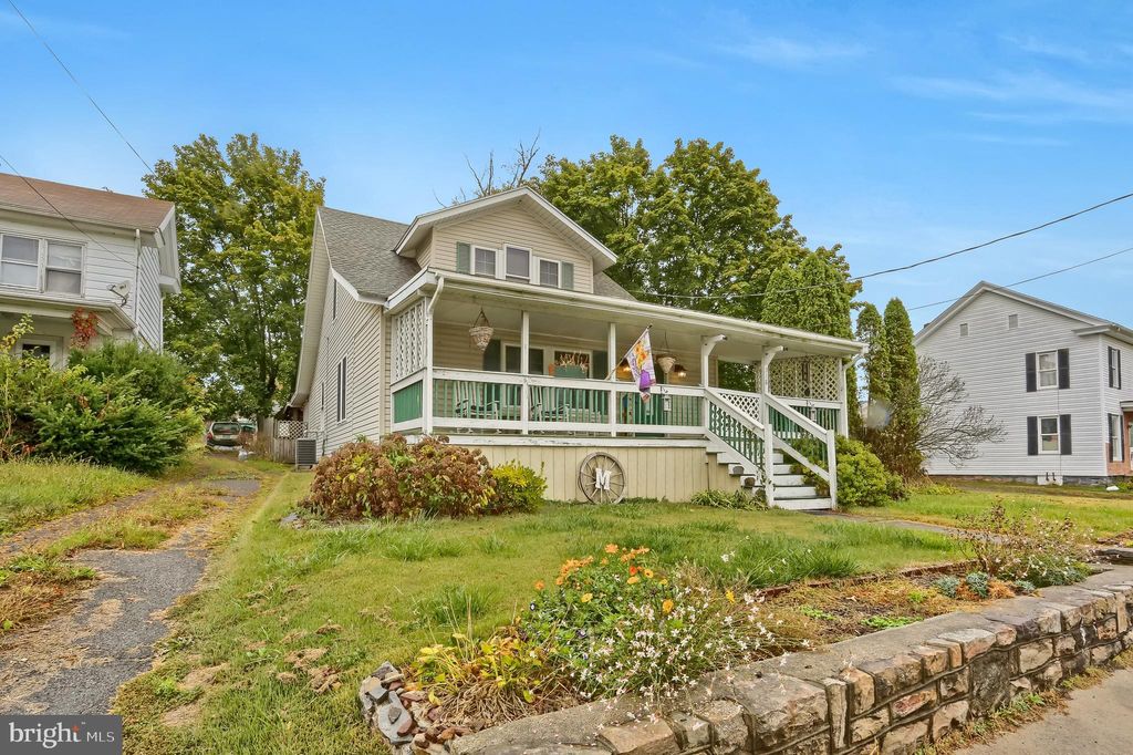 Photo of 318 W Main Street, VALLEY VIEW, PA 17983 (MLS # PASK2024034)