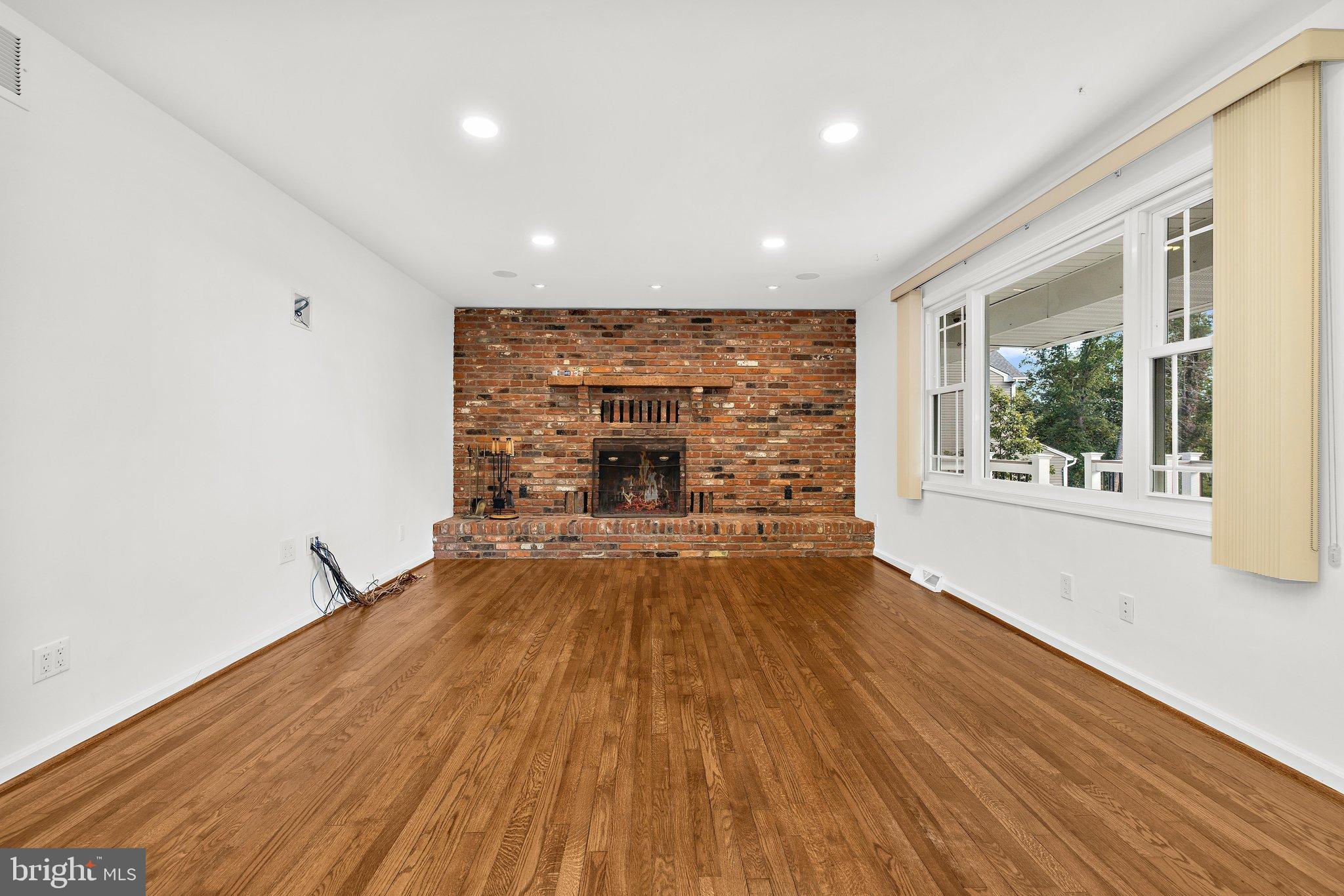 7718 SUITT DRIVE