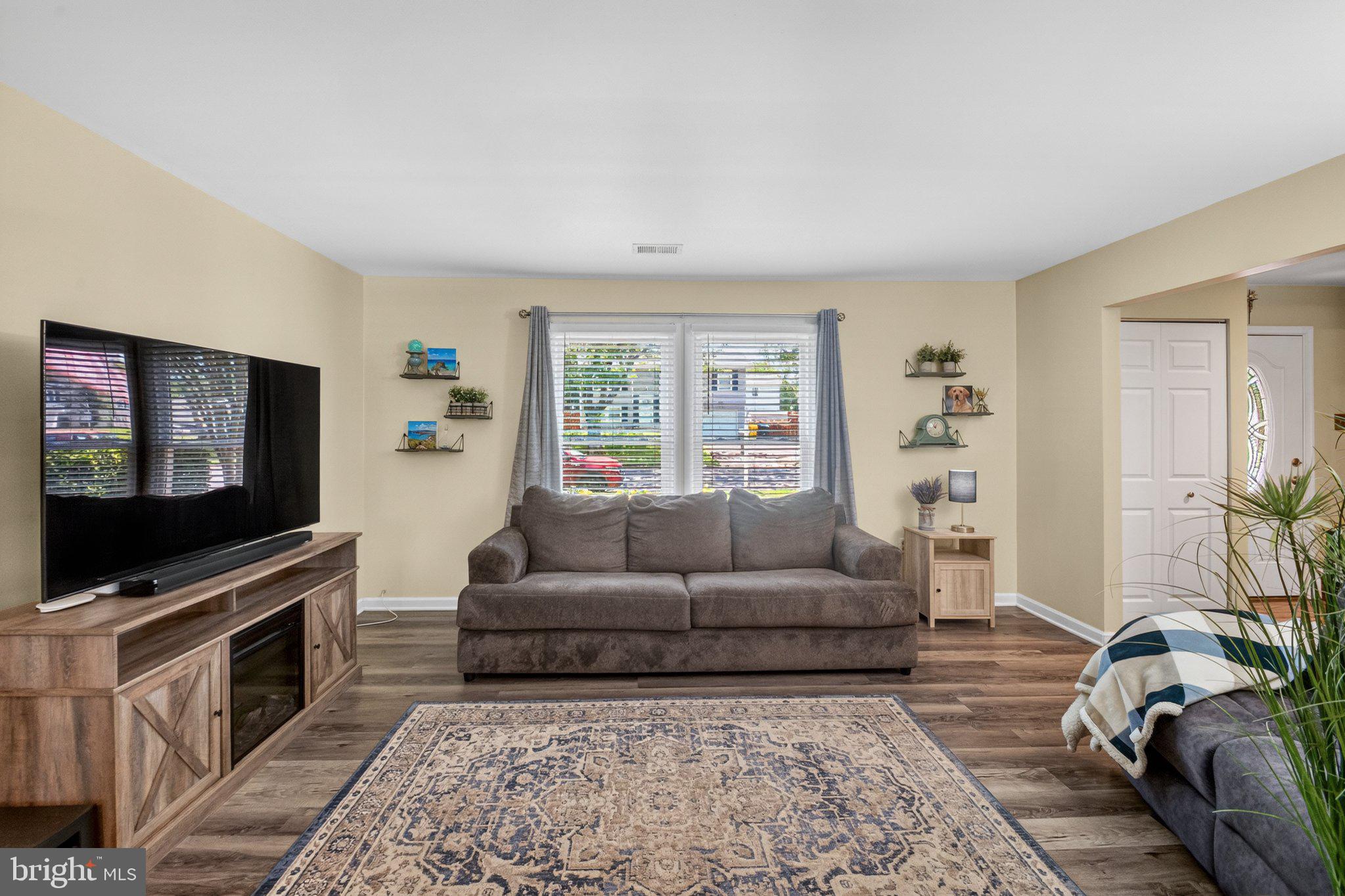 FOUR SEASONS ESTATES - Residential