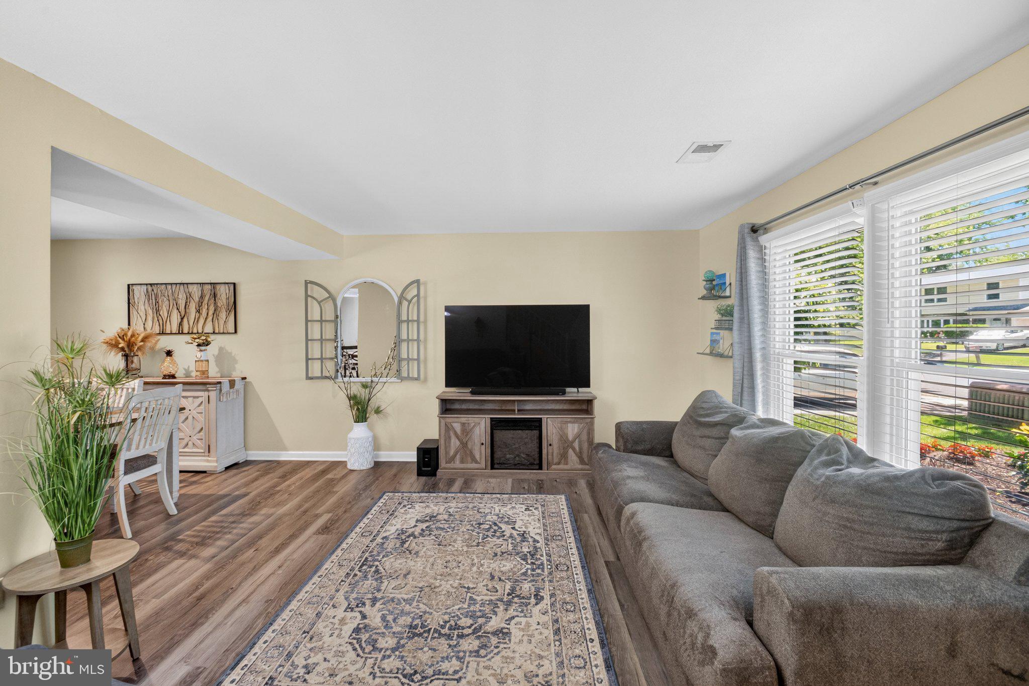 FOUR SEASONS ESTATES - Residential