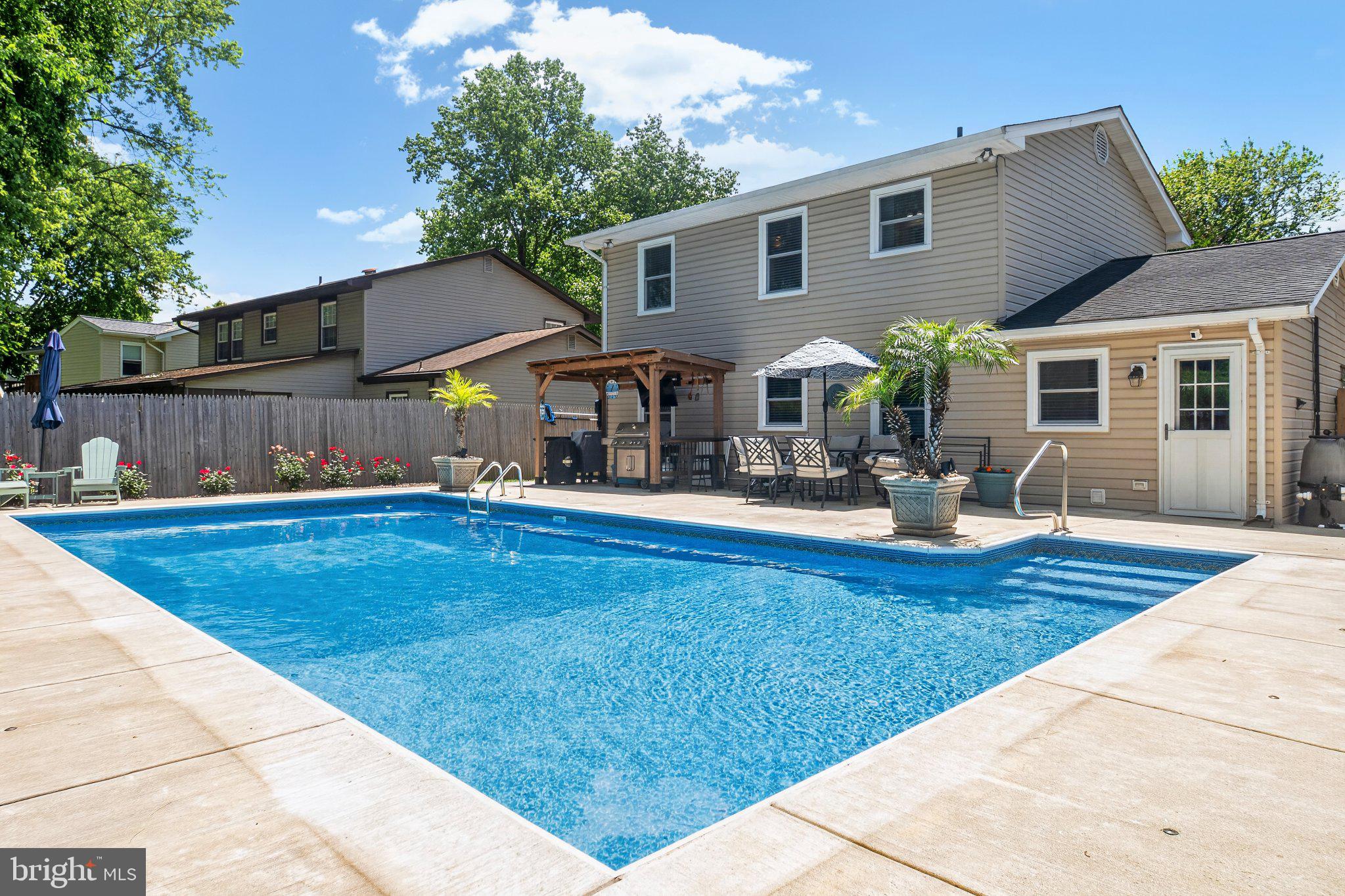 FOUR SEASONS ESTATES - Residential