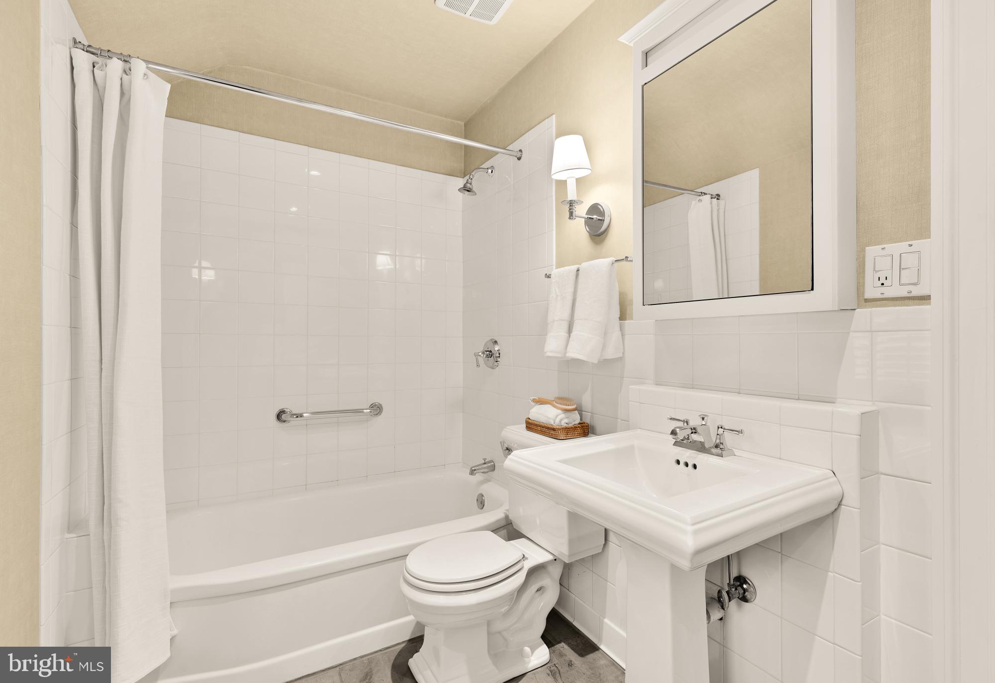 LEE HEIGHTS - Residential