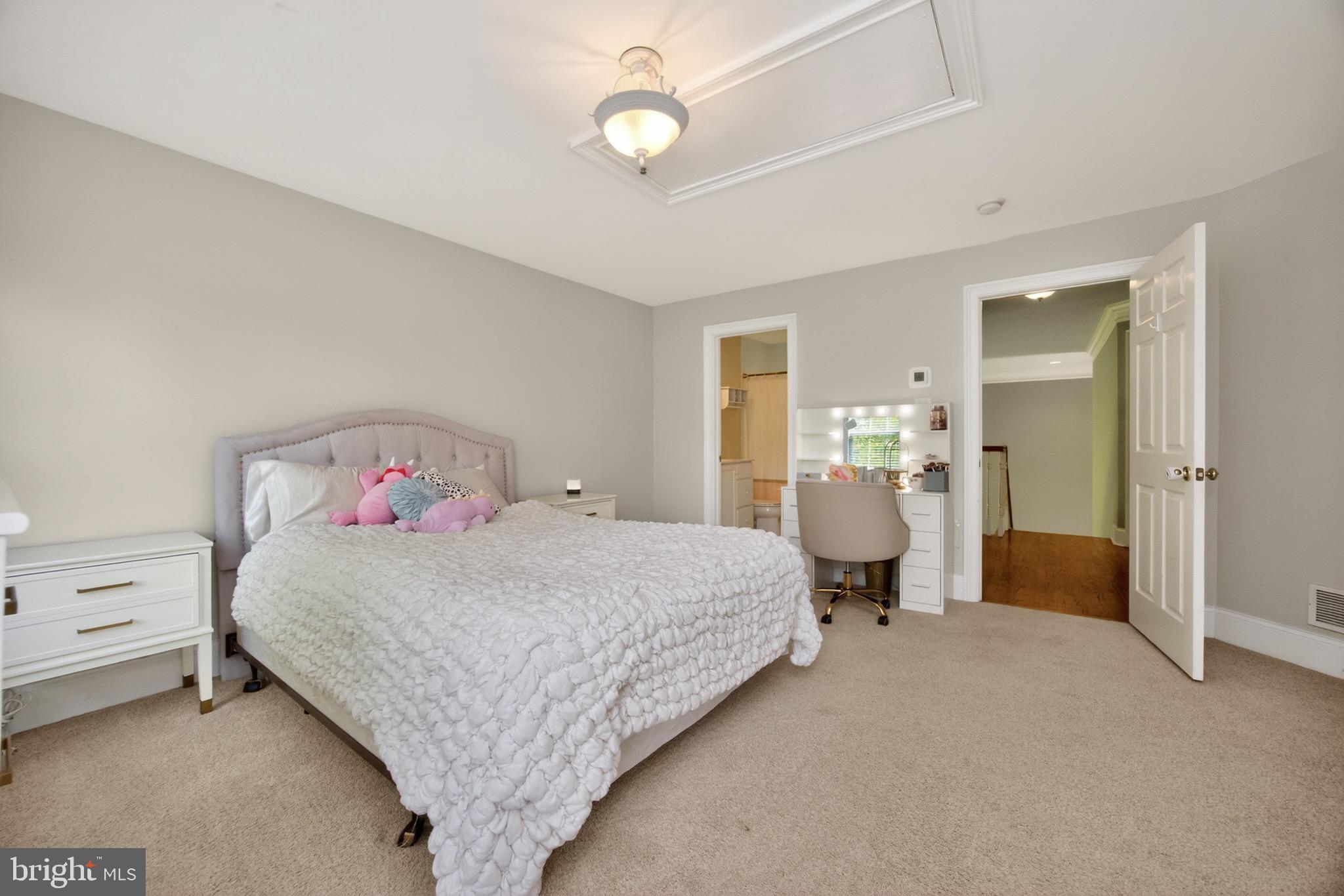 CHERRY CREEK - Residential
