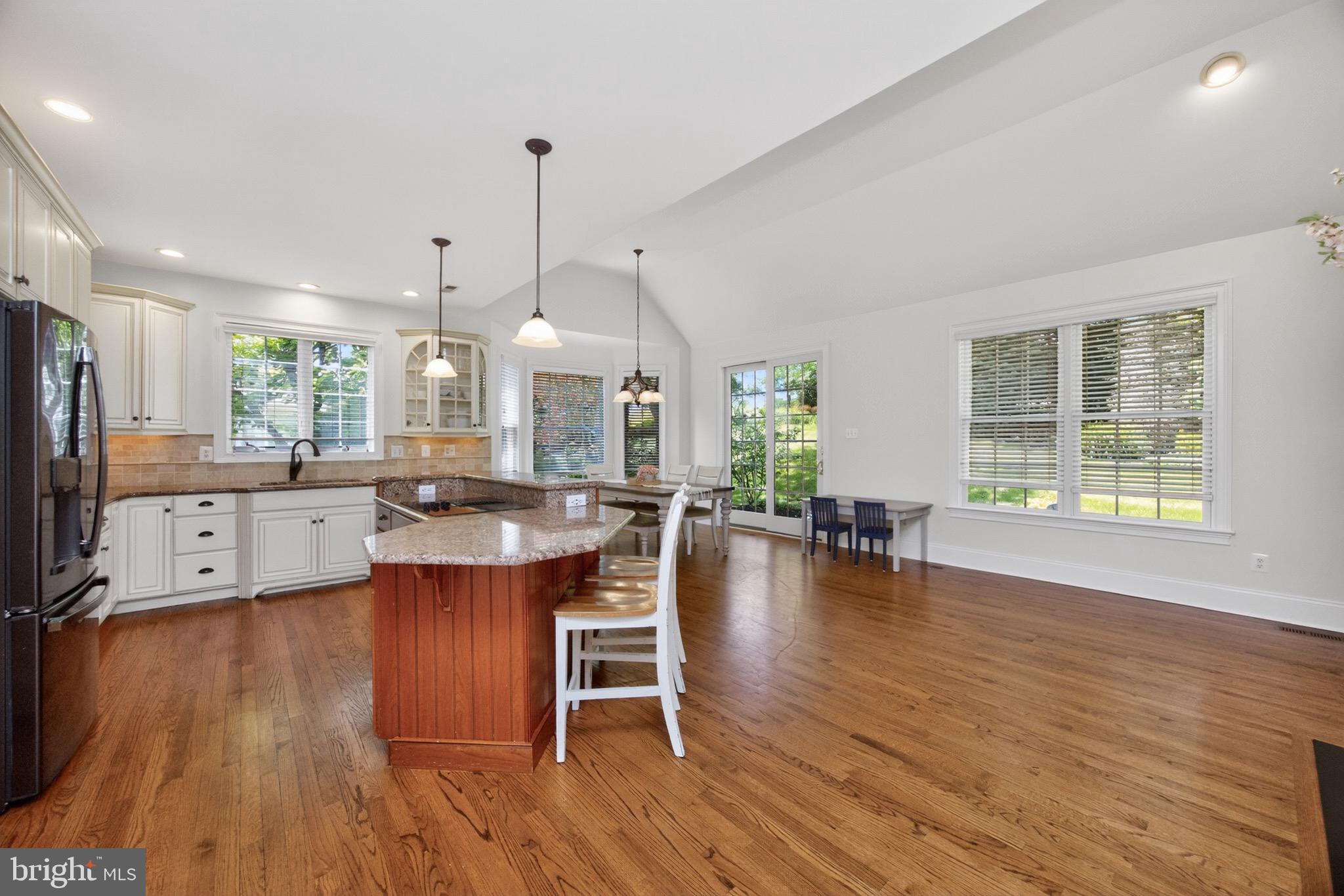 CHERRY CREEK - Residential