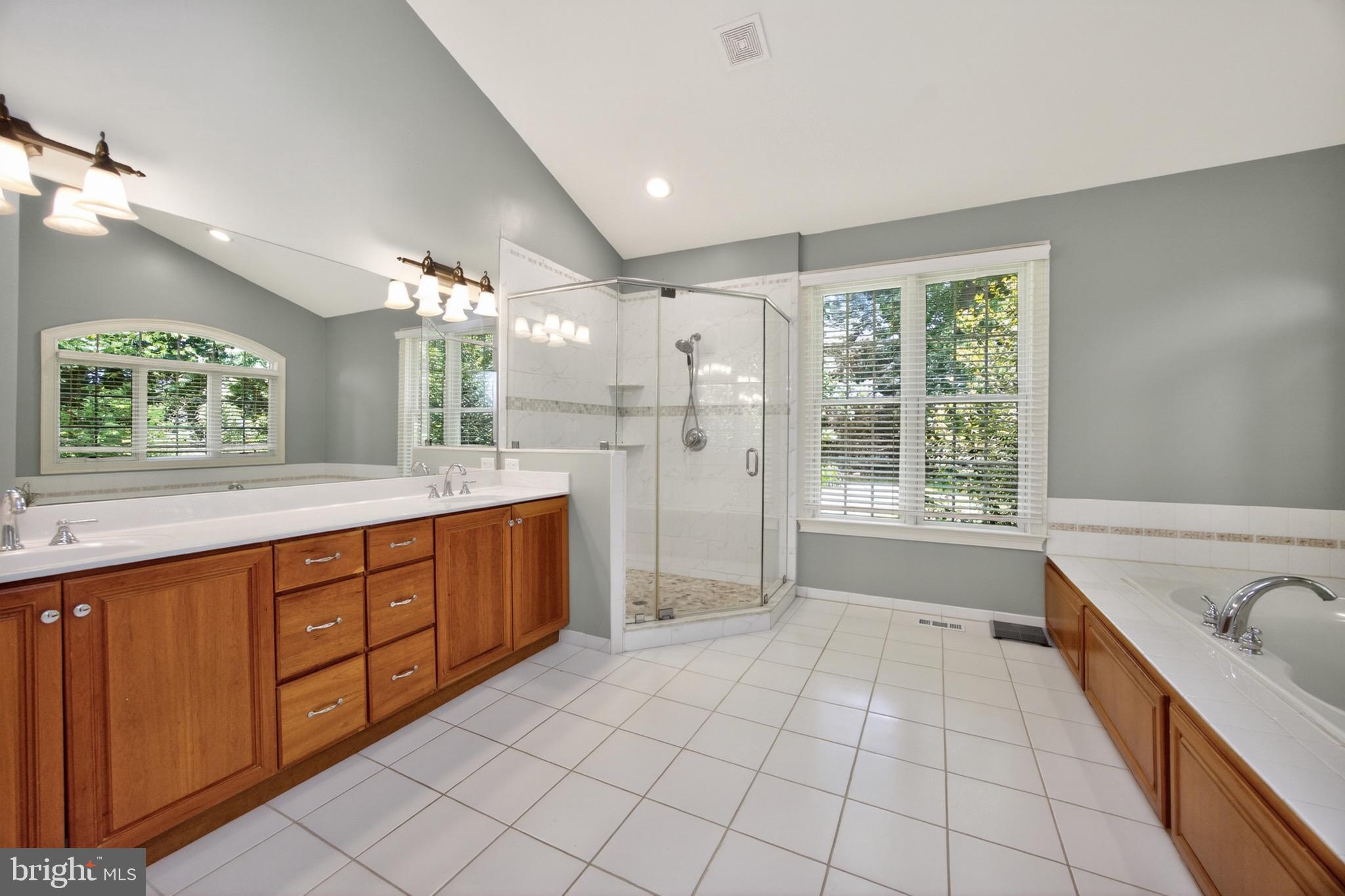 CHERRY CREEK - Residential