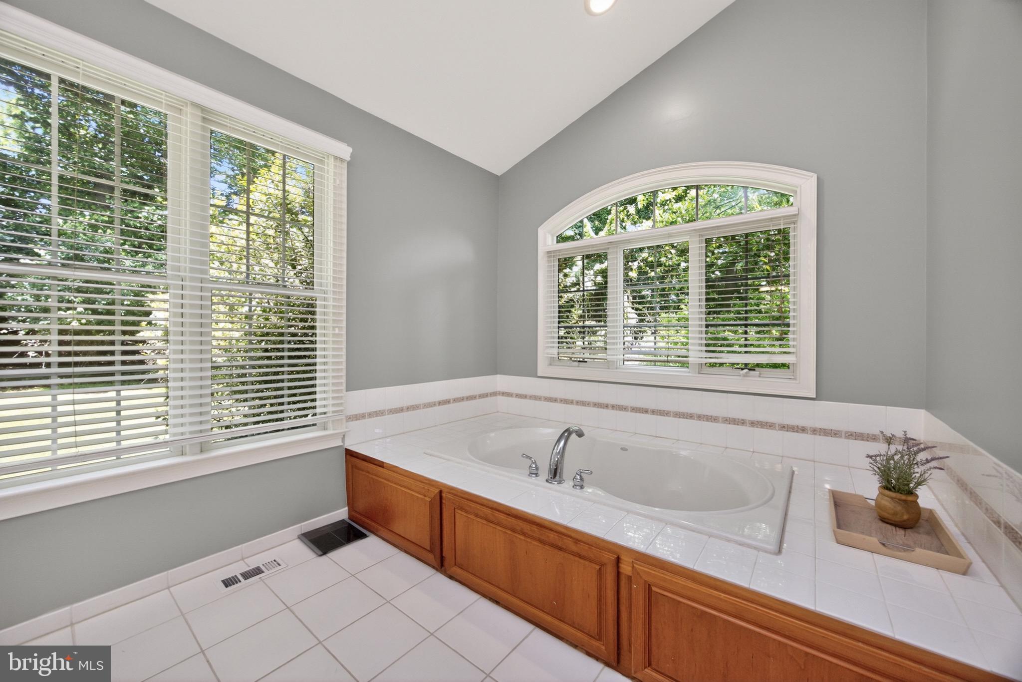 CHERRY CREEK - Residential