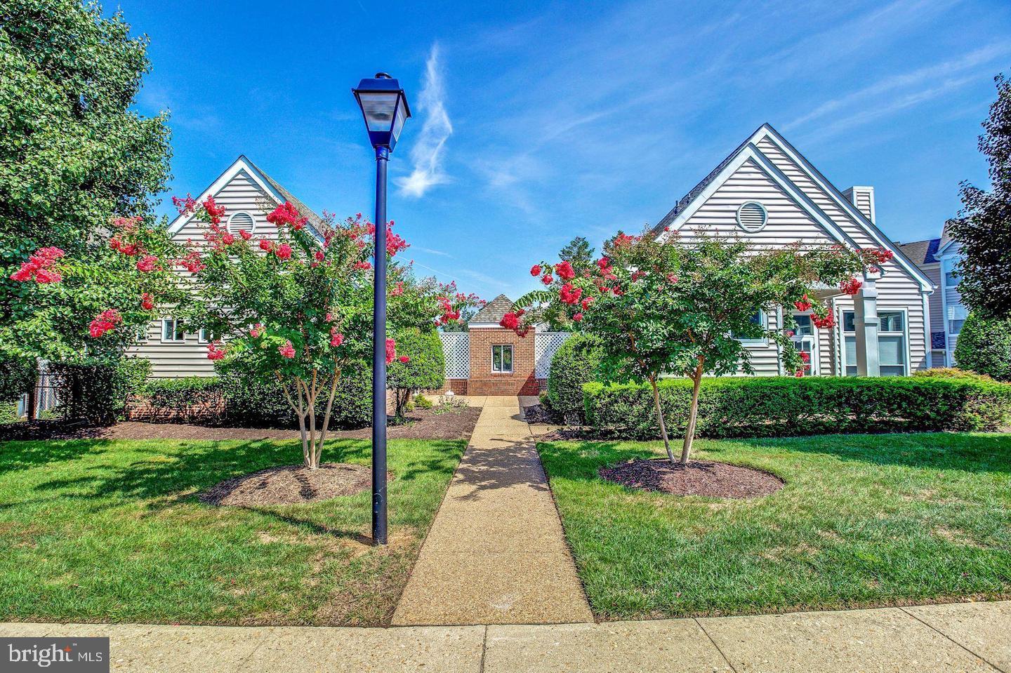 SHERBROOKE CONDO - Residential