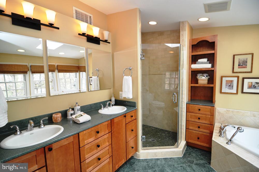 LEE HEIGHTS - Residential