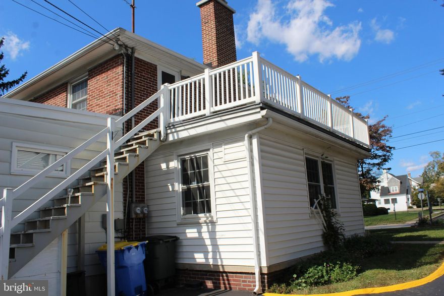 One bedroom, one bathroom 2nd floor apartment.
Note: Applicant must fill out an application and be approved by Southern Management Rentals, LLC PRIOR to viewing the property. The online application can be found on our website. You can apply for this property under the property description.