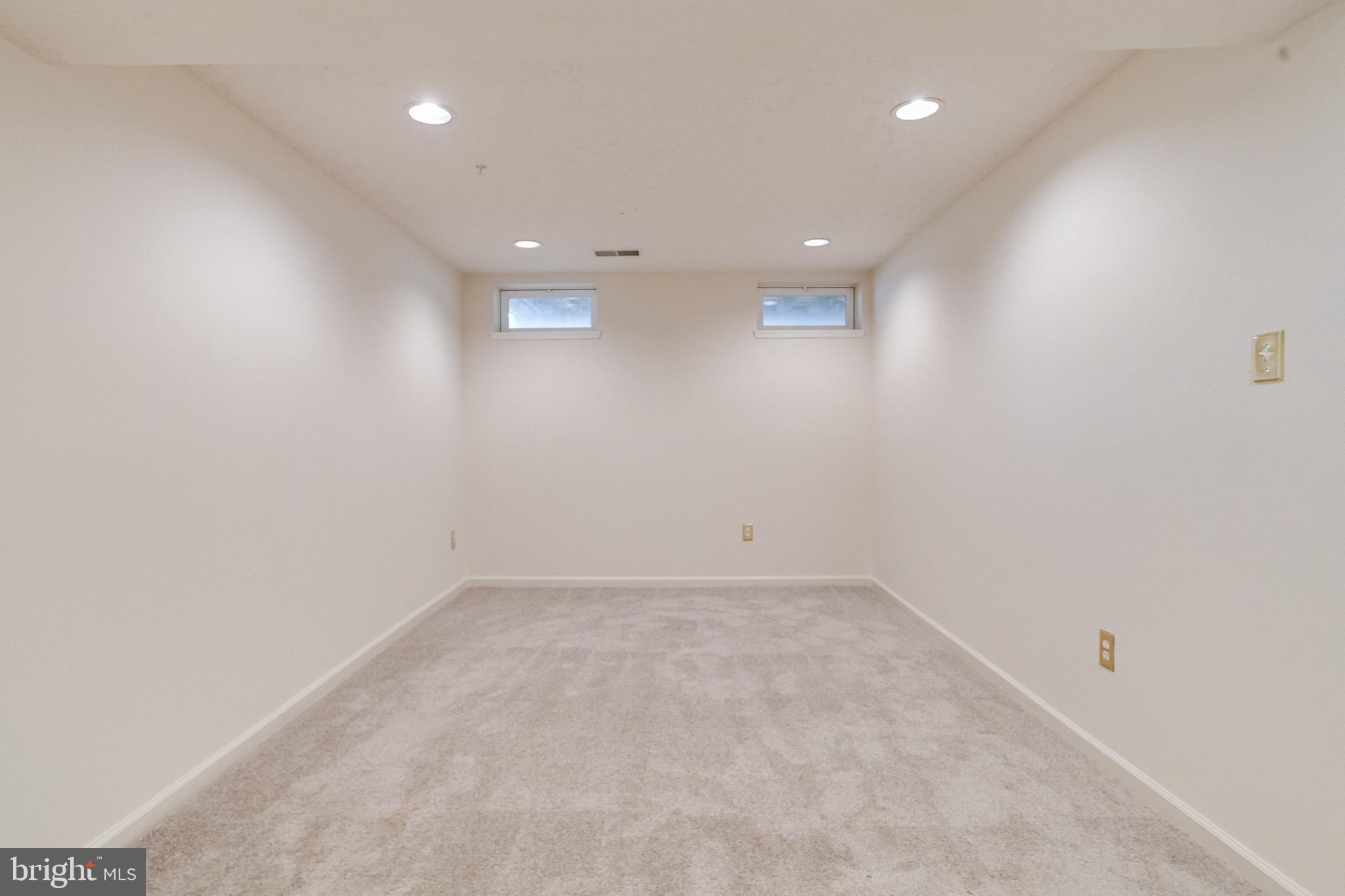 HOLLY WOODS - Residential