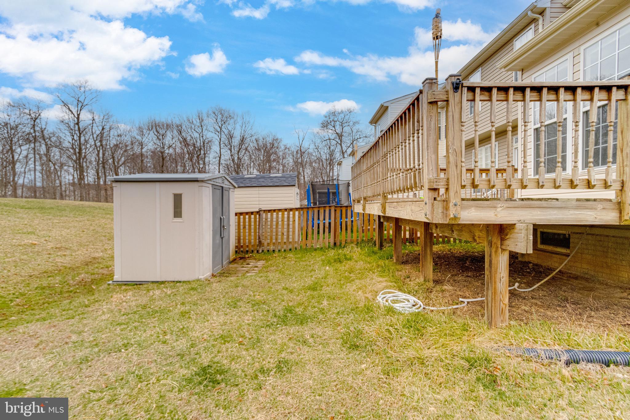 HOLLY WOODS - Residential