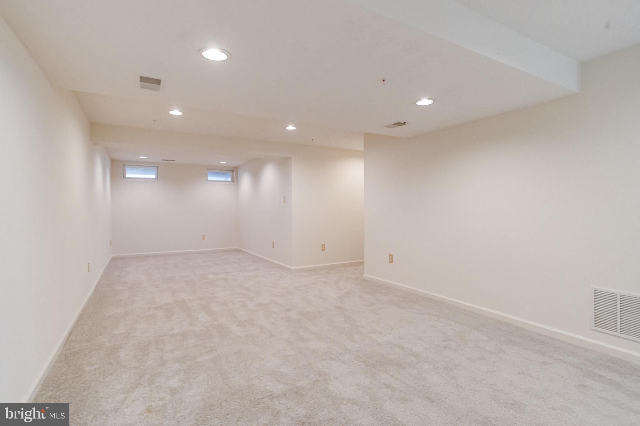 HOLLY WOODS - Residential