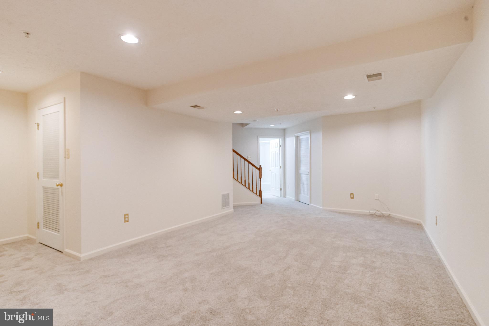 HOLLY WOODS - Residential