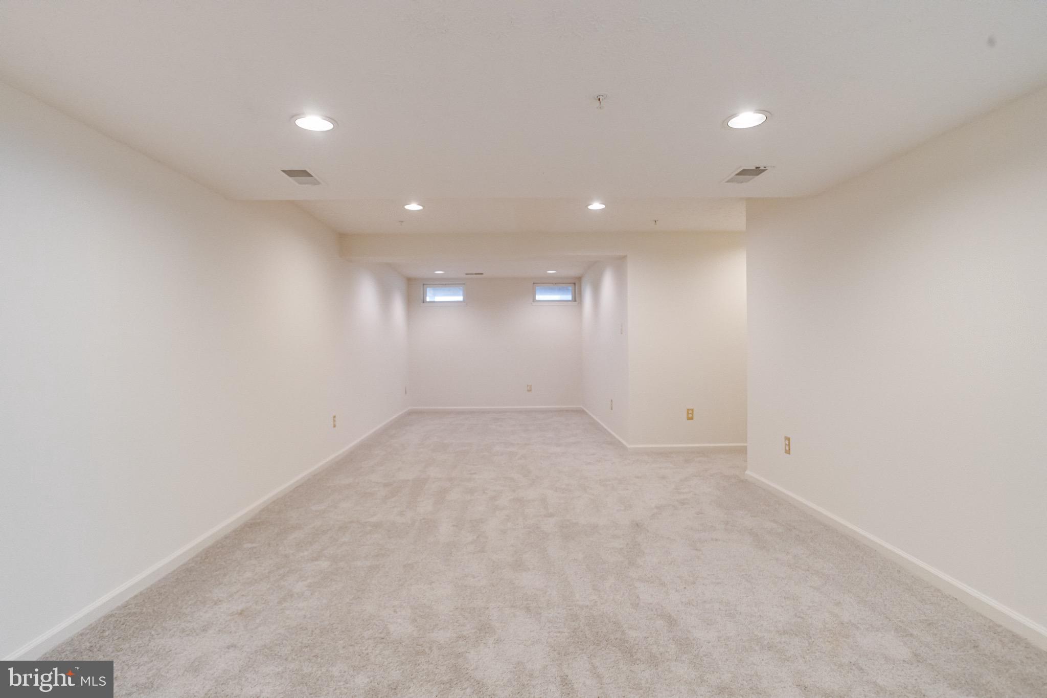 HOLLY WOODS - Residential