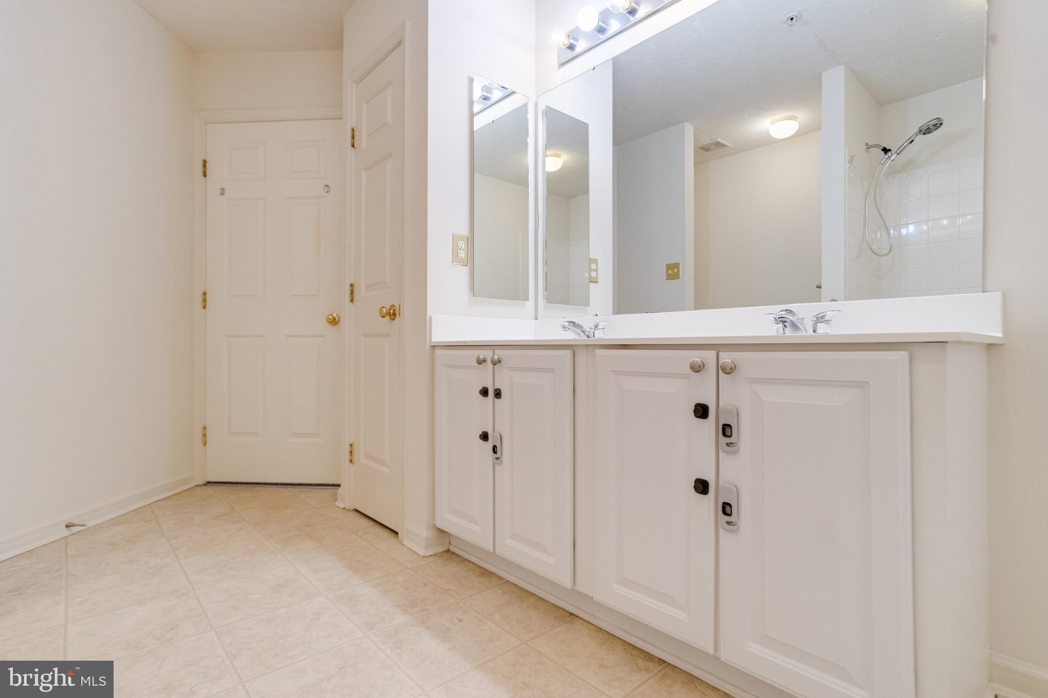 HOLLY WOODS - Residential