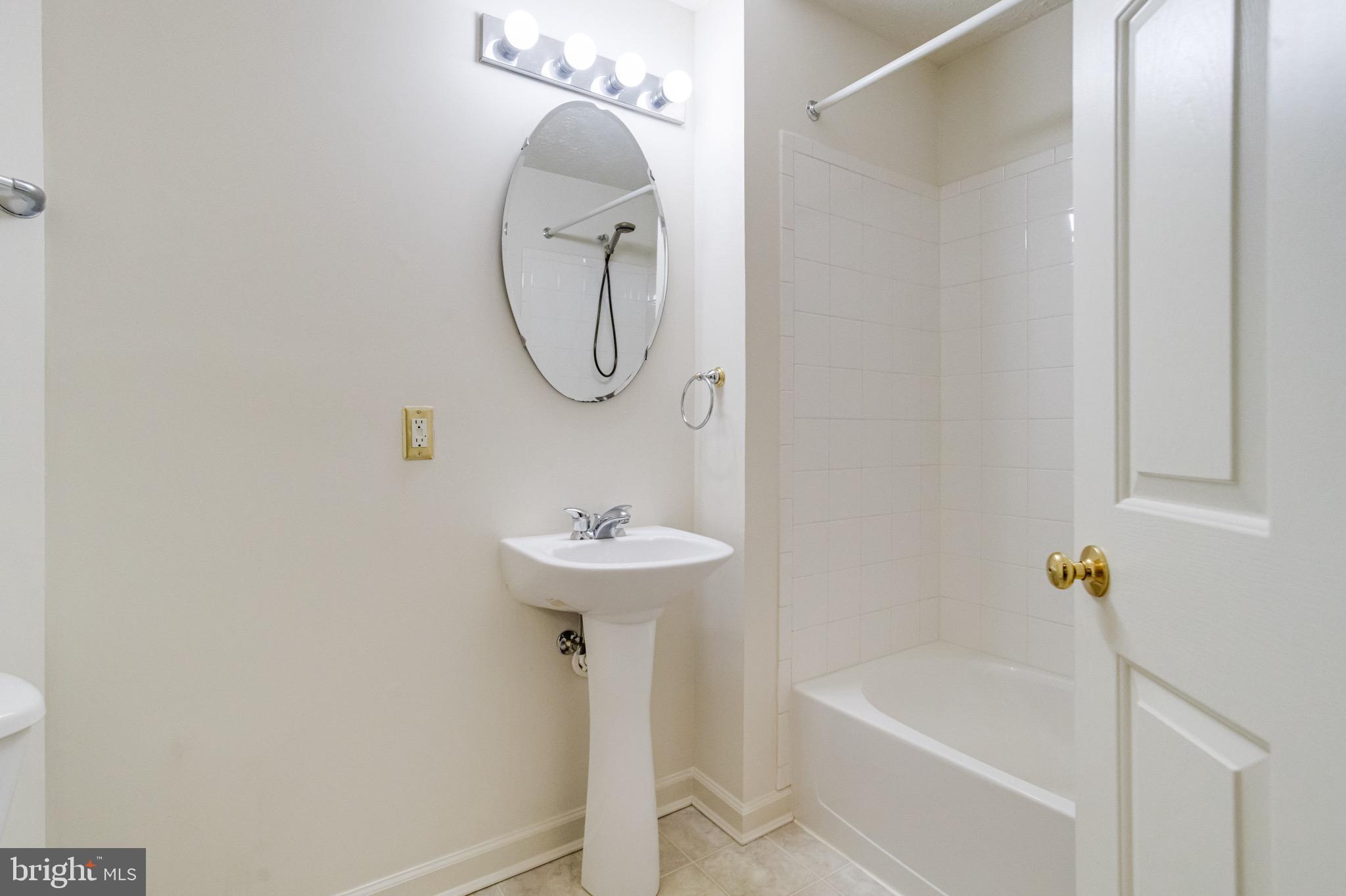 HOLLY WOODS - Residential