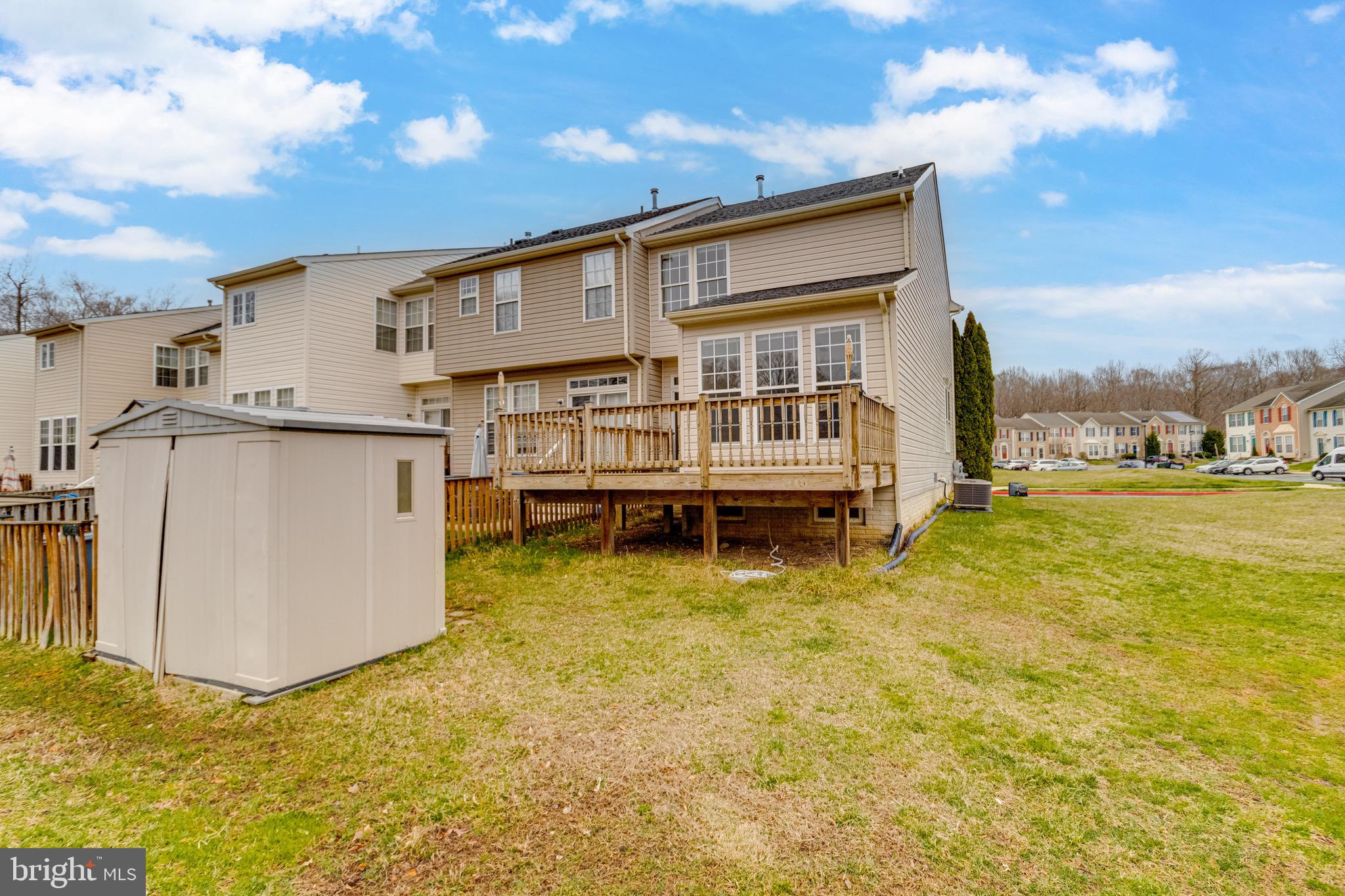 HOLLY WOODS - Residential