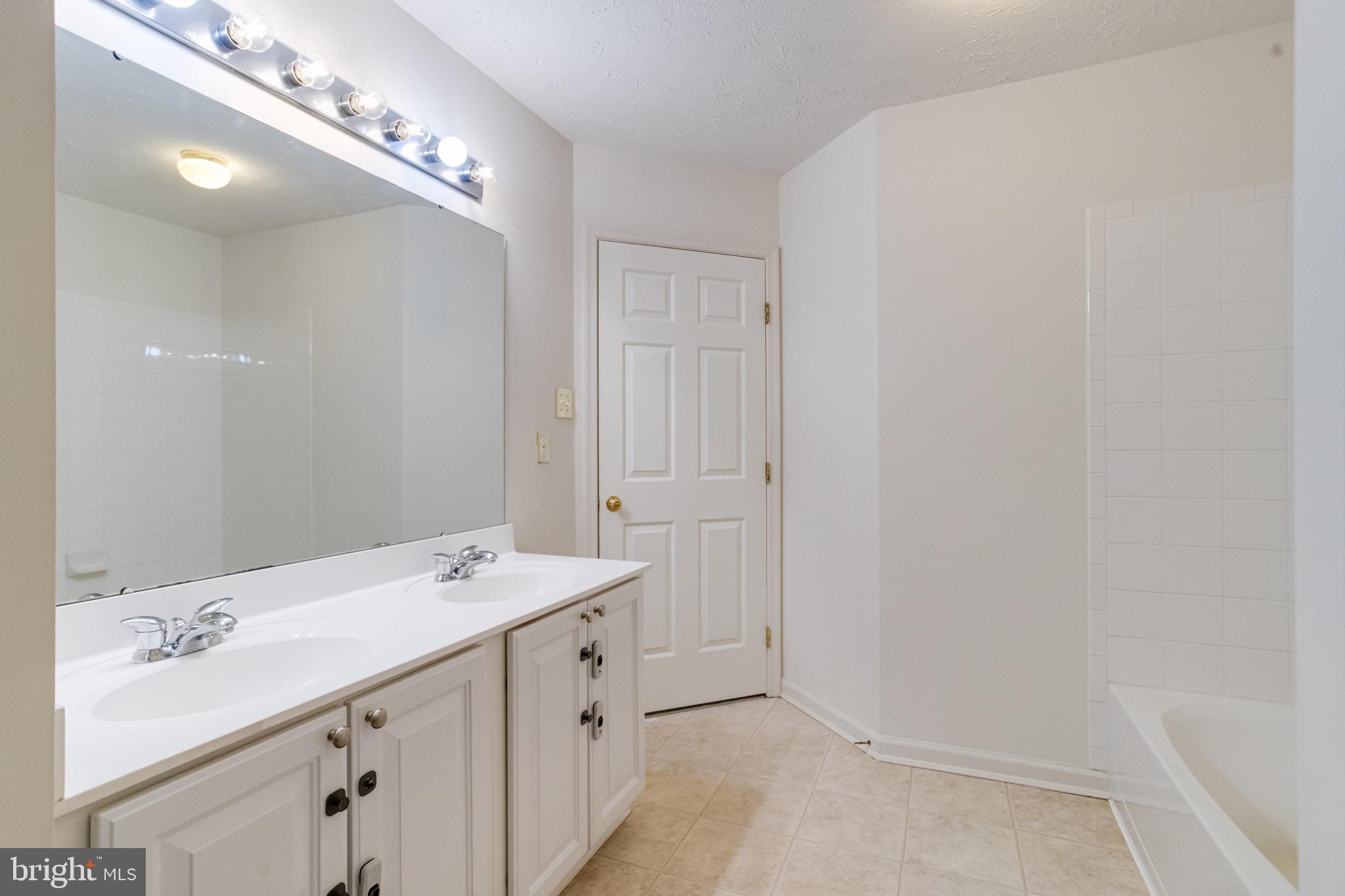 HOLLY WOODS - Residential