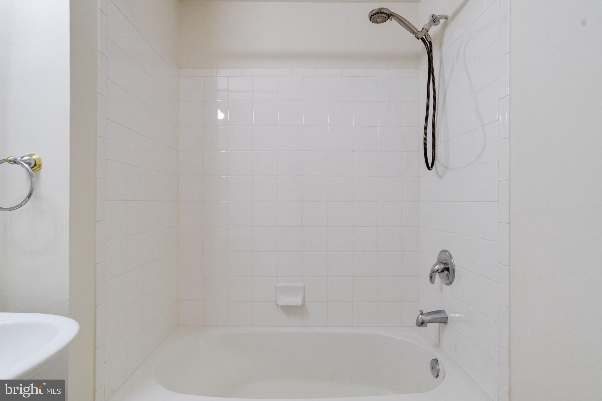 HOLLY WOODS - Residential