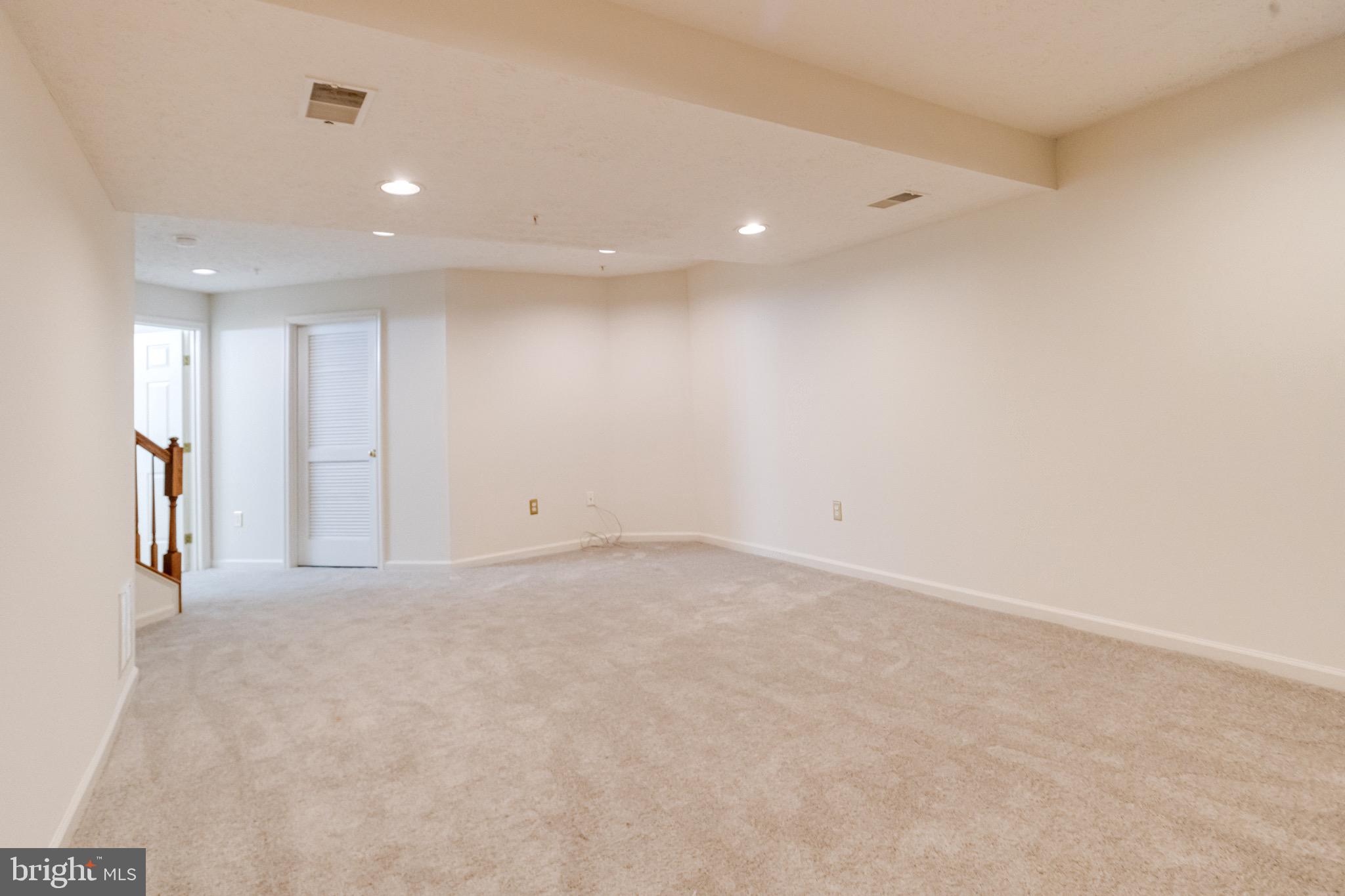 HOLLY WOODS - Residential