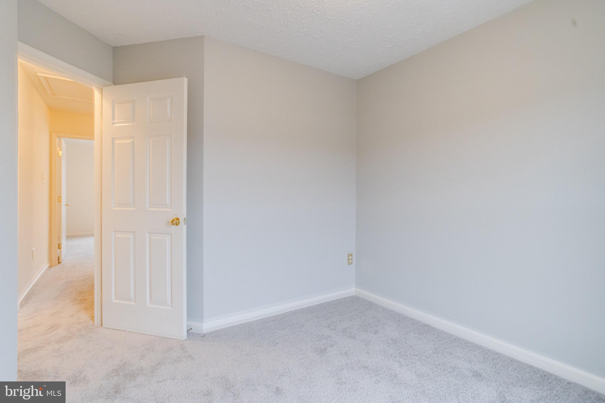 HOLLY WOODS - Residential