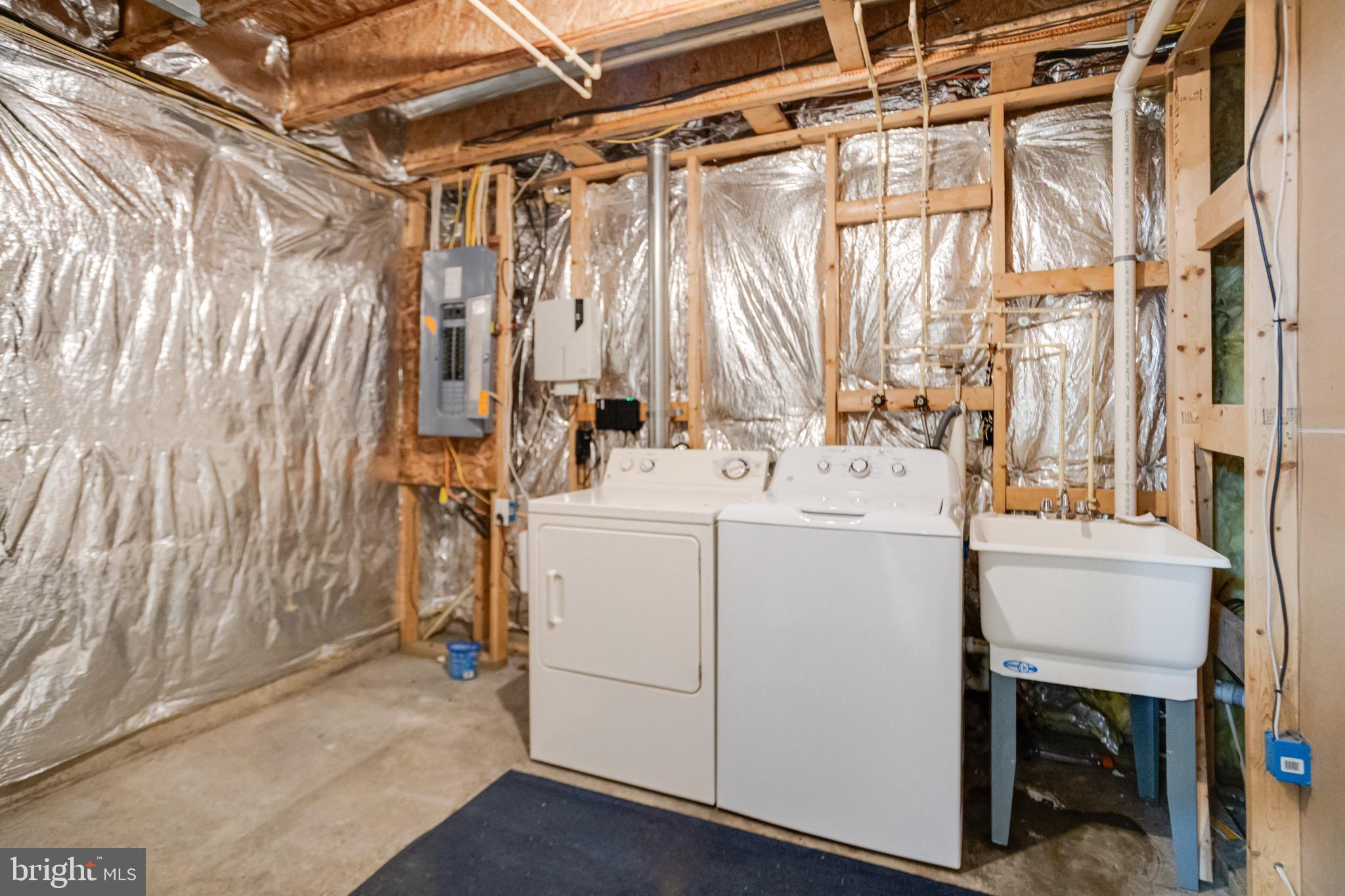 HOLLY WOODS - Residential