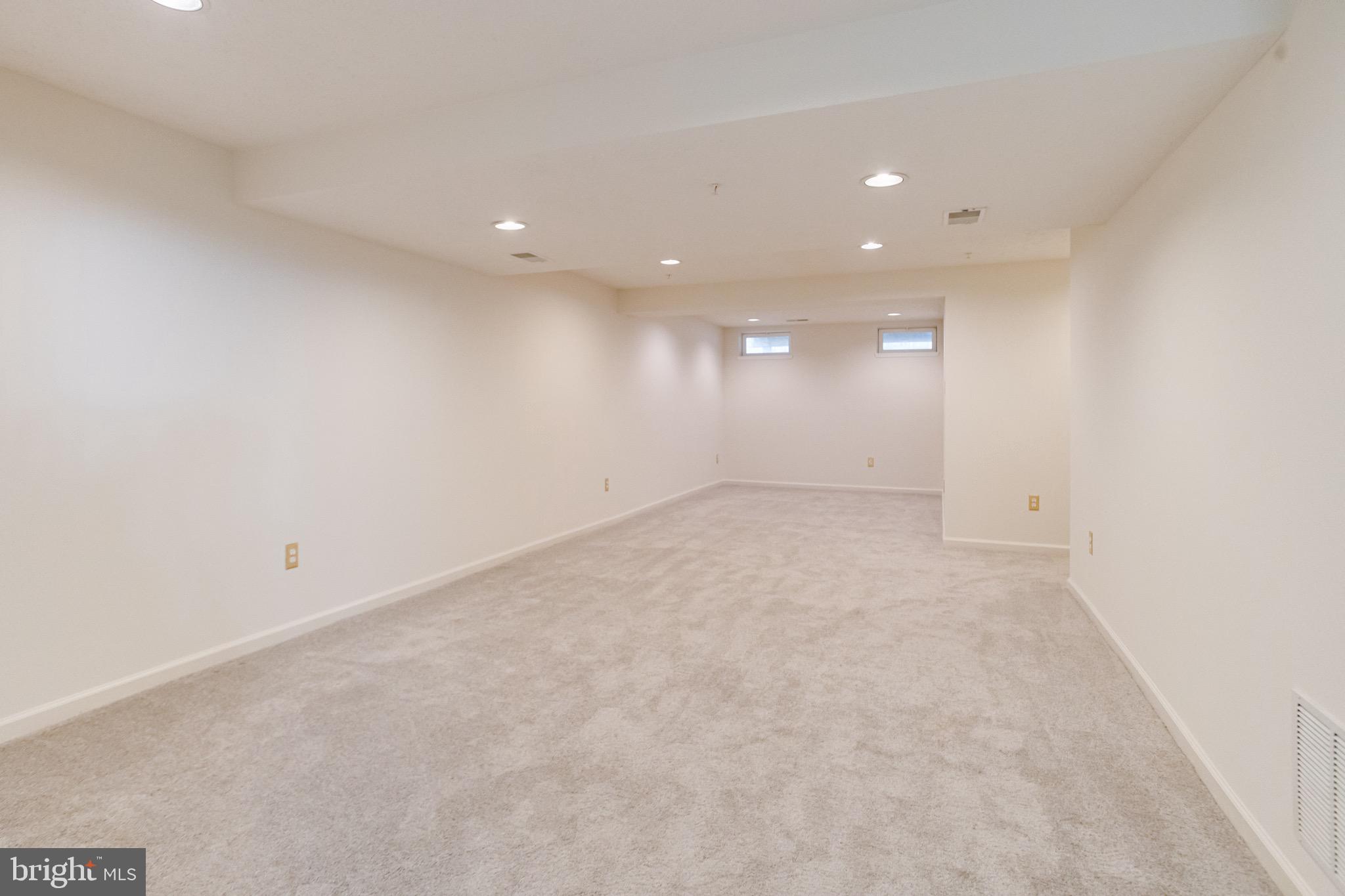 HOLLY WOODS - Residential