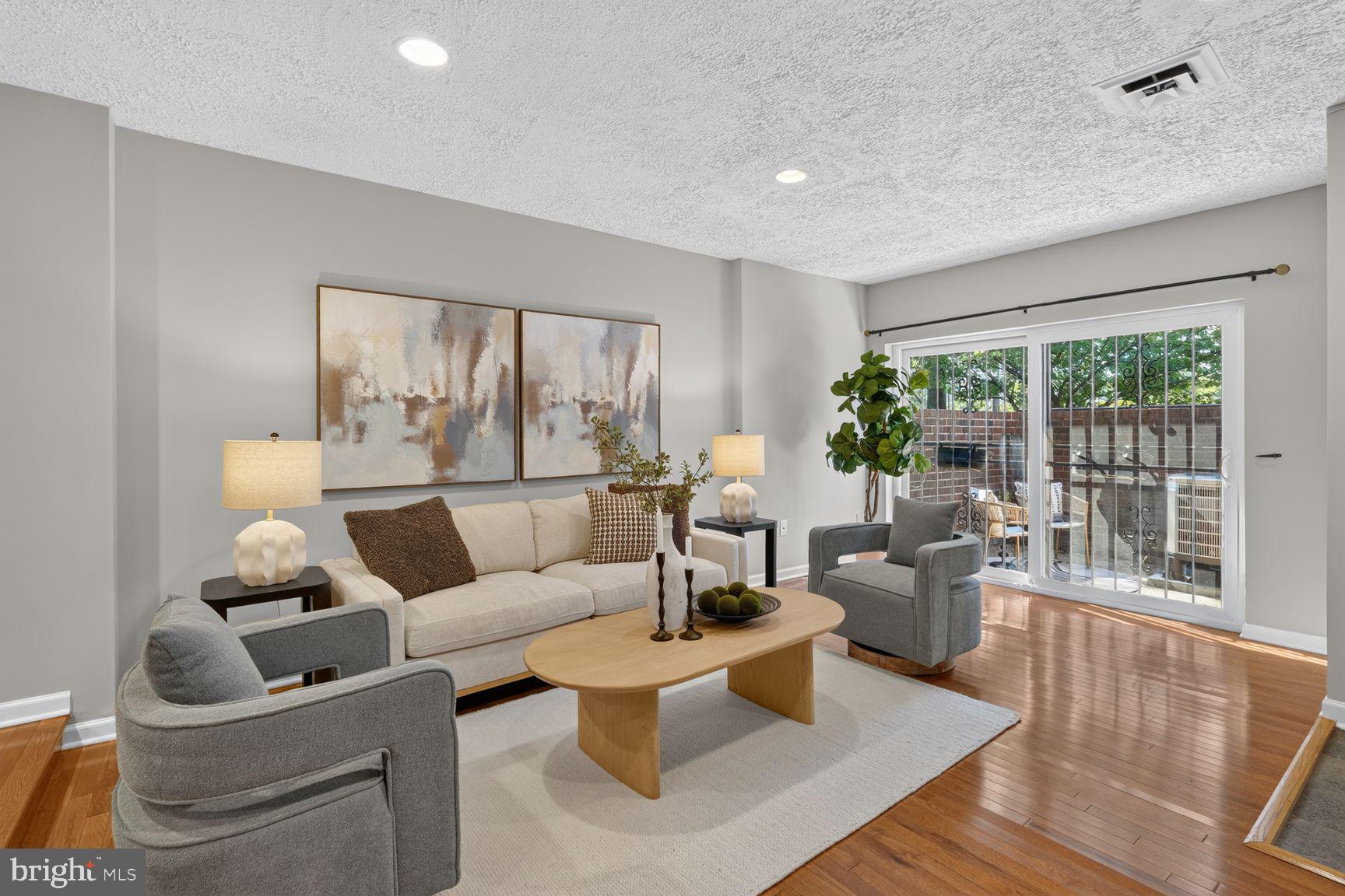 1041 MICHIGAN AVENUE NE 1041