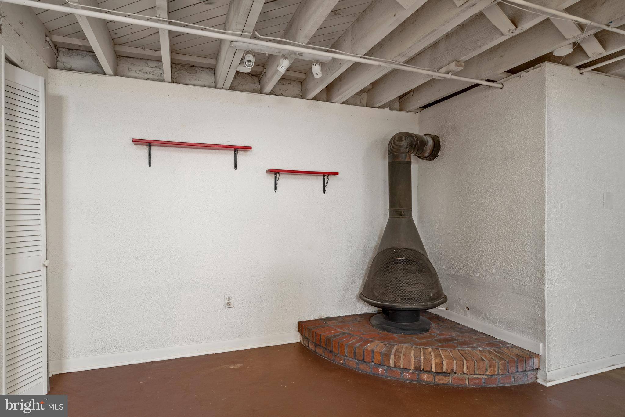 MOUNT WASHINGTON - Residential Lease