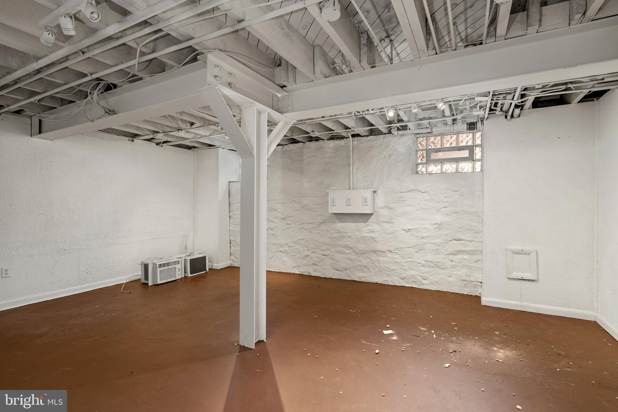 MOUNT WASHINGTON - Residential Lease