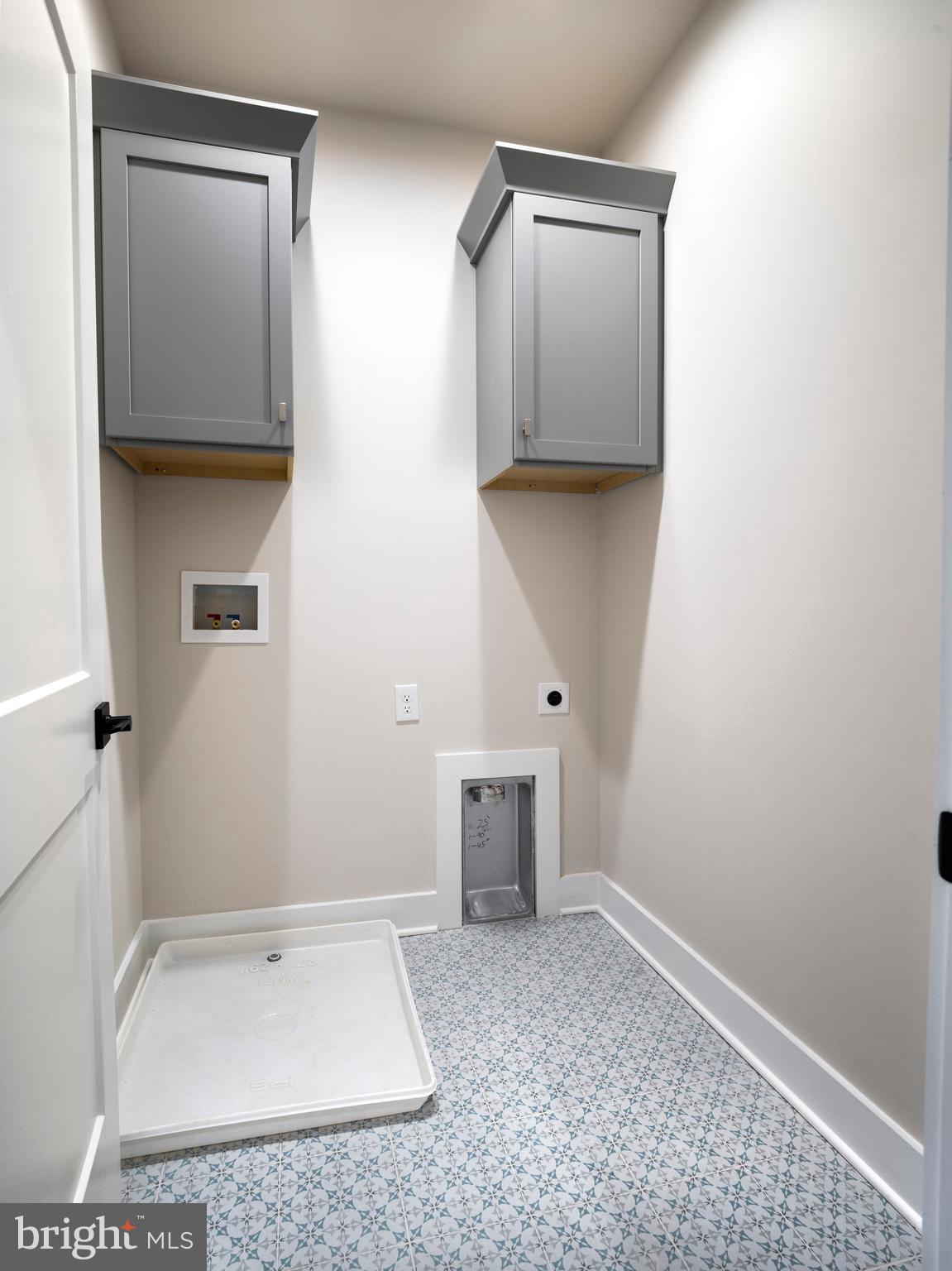 NEWTOWN WALK AT ELLIS PRESERVE - Residential