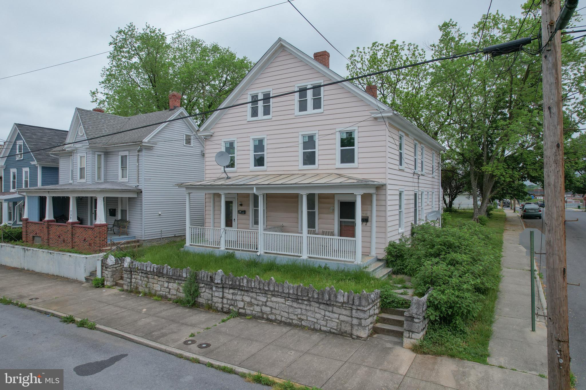 Main image without alt text