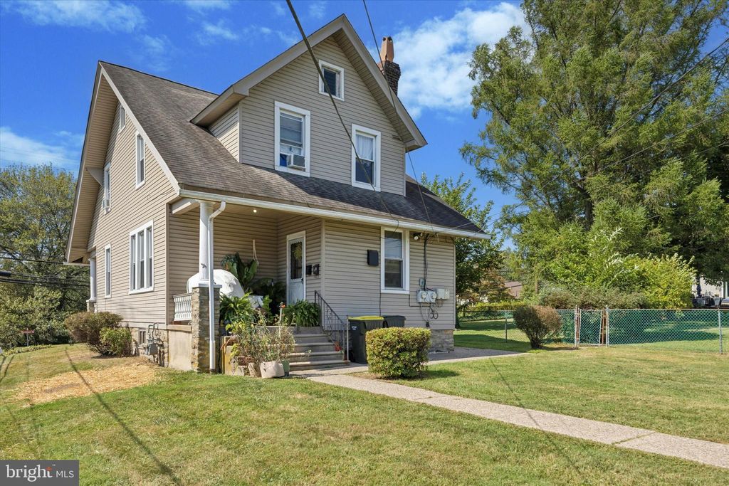 Photo of 501 W Moreland Road, WILLOW GROVE, PA 19090 (MLS # PAMC2160096)