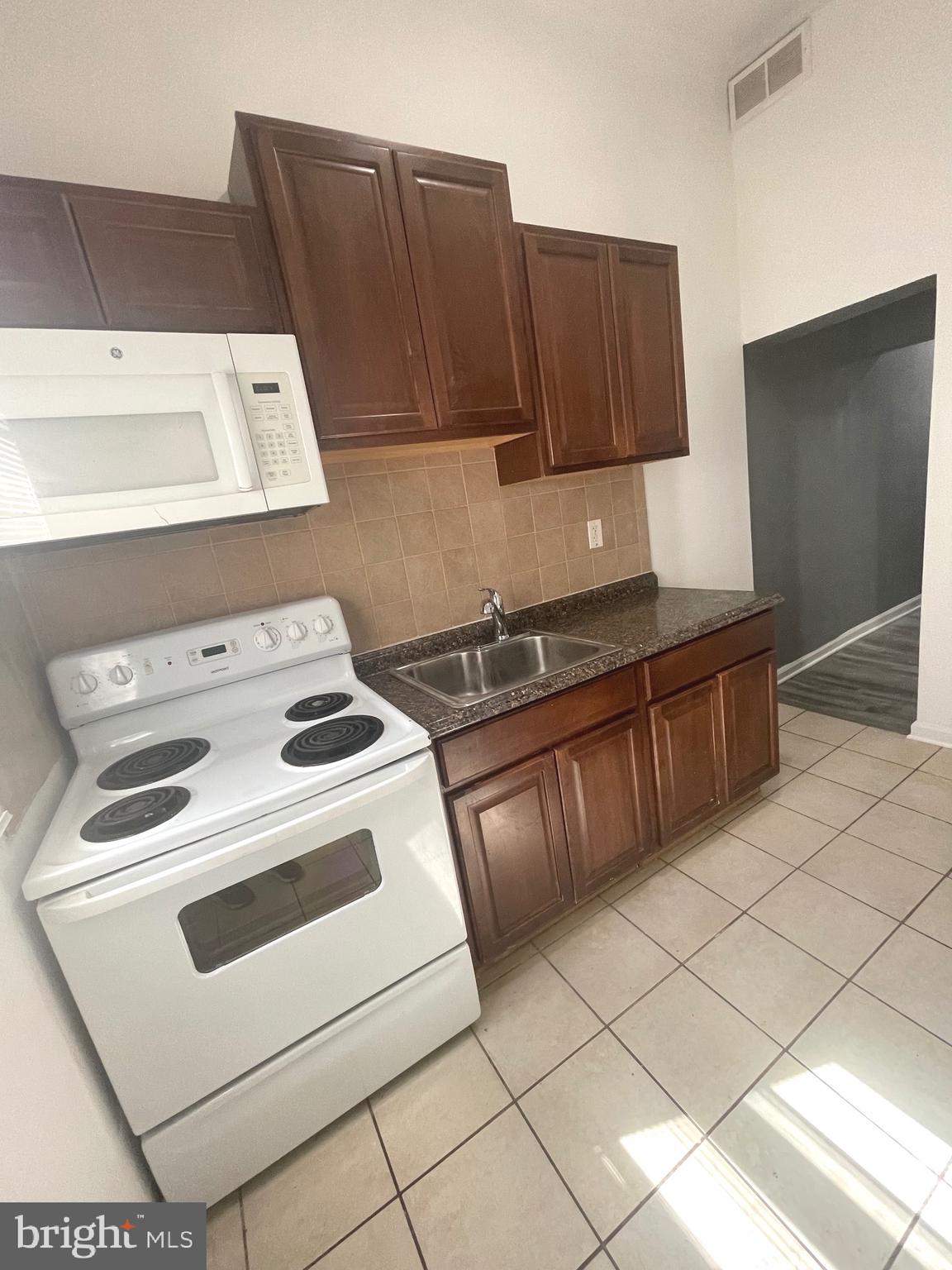 UPTON - Residential Lease