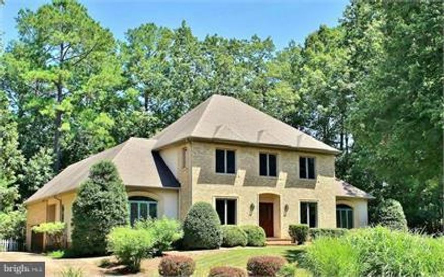 Gorgeous Custom Home with a modern open floor plan.  Amazing Two-story Great Rm w/built in bookcases and stone Fireplace. Main floor Master Suite w/spa bath. Large gourmet kitchen w/new SS appliances & granite Counters. Wood floors and fresh paint througout! Guest Suite, Rec room & theater room in basement. Private 1+ acre lot backs to conversation area. In Fawn Lake, a golf and lake neighborhood