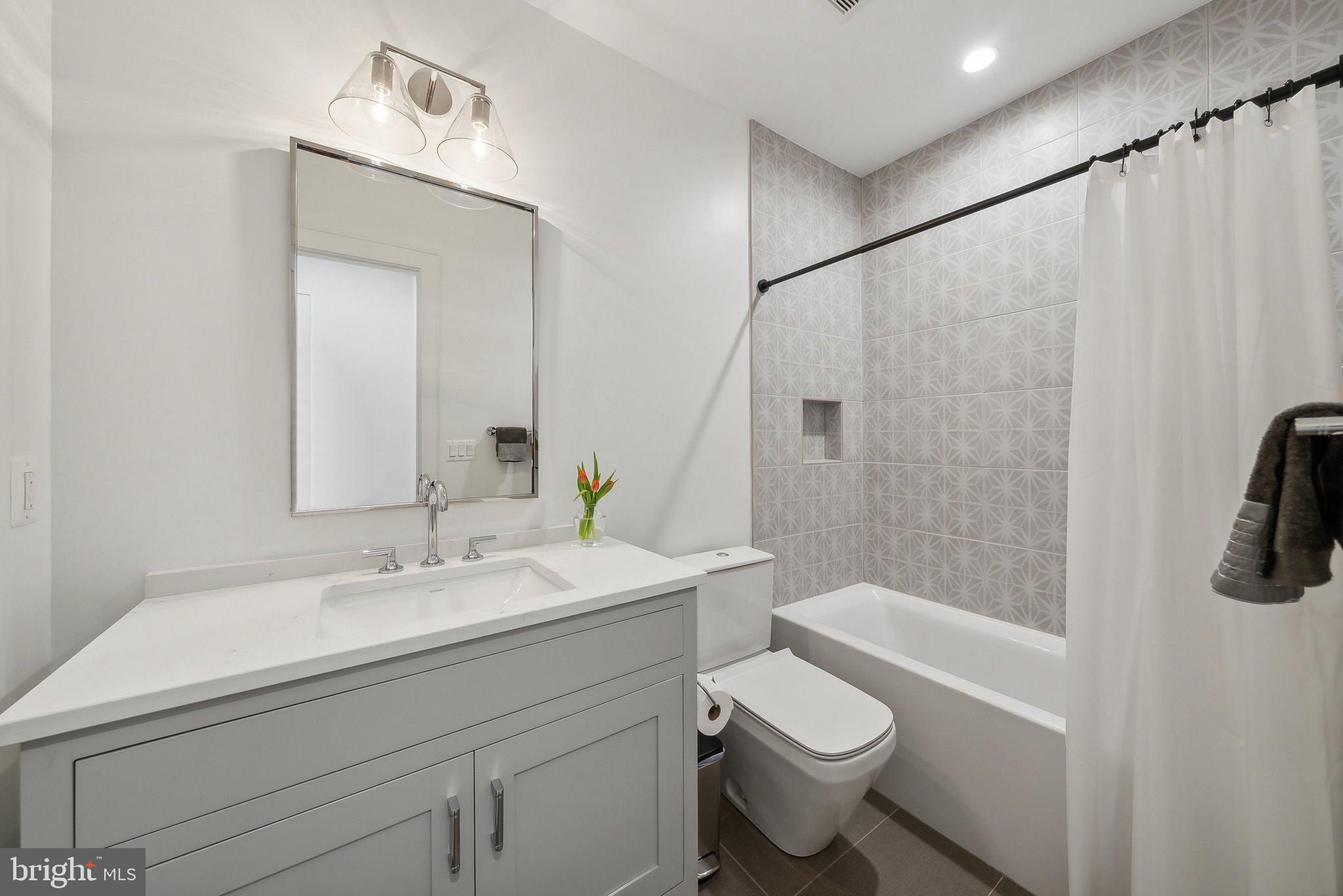 LYON VILLAGE - Residential